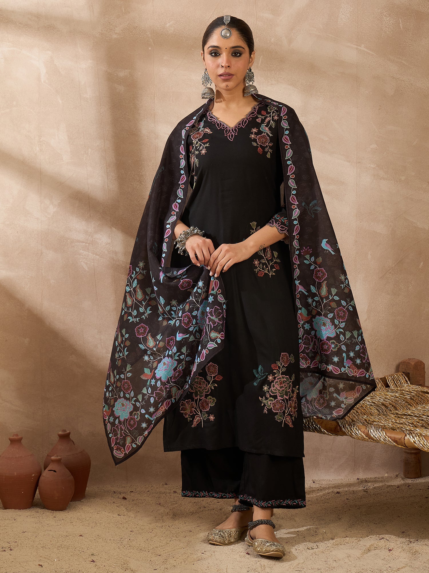 Black Kurta Set For Women At Affordable Price Fit With Every Occasion & Daily Wear, Easy Return & Exchange Available, Shop Now.