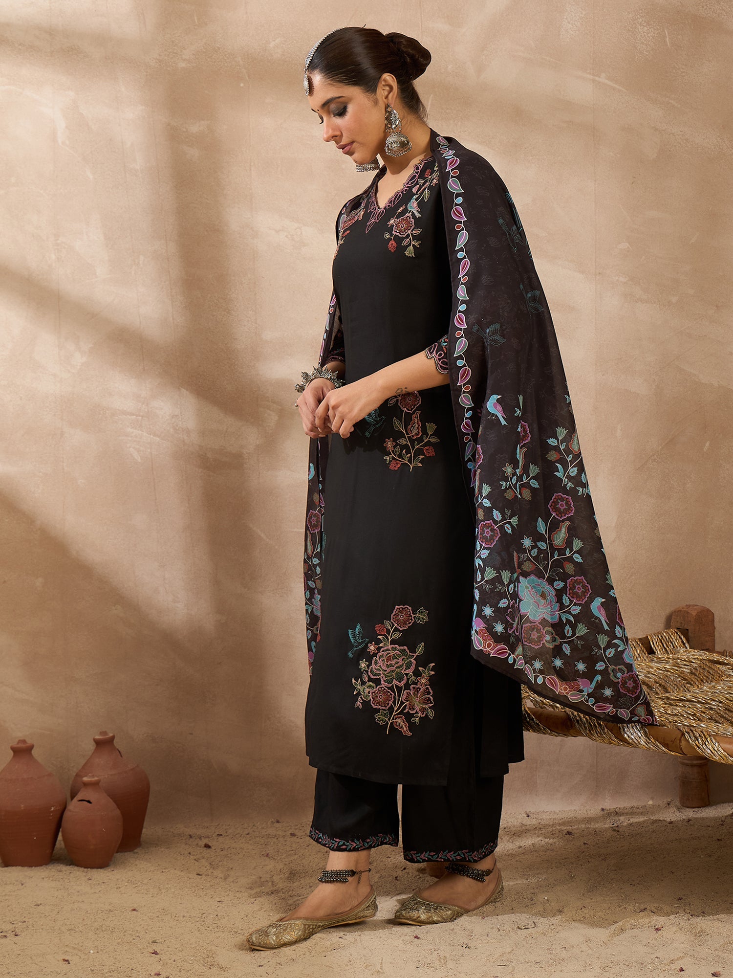 Black Kurta Set For Women At Affordable Price Fit With Every Occasion & Daily Wear, Easy Return & Exchange Available, Shop Now.