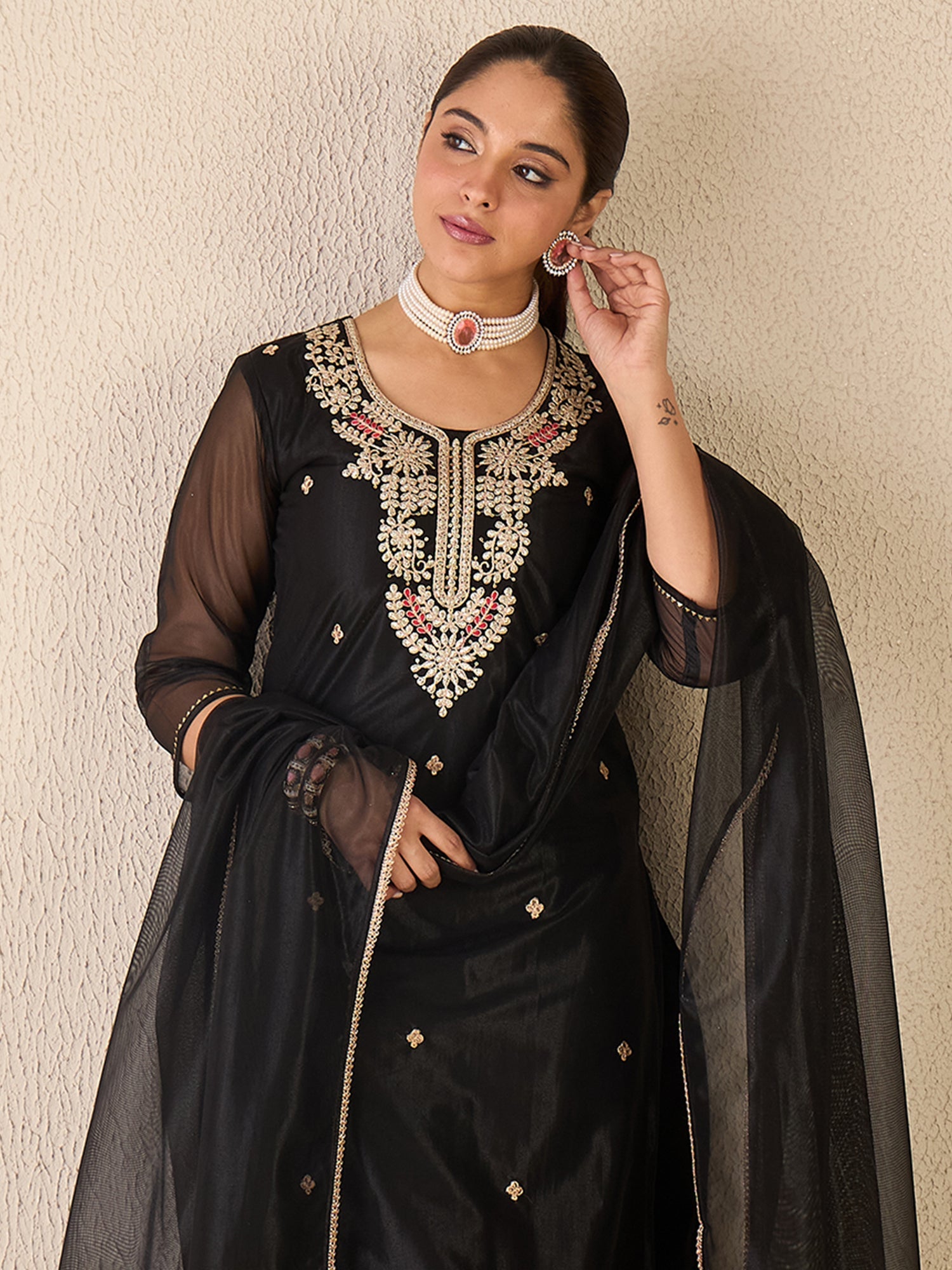 Black Kurta Set For Women At Affordable Price Fit With Every Occasion & Daily Wear, Easy Return & Exchange Available, Shop Now.