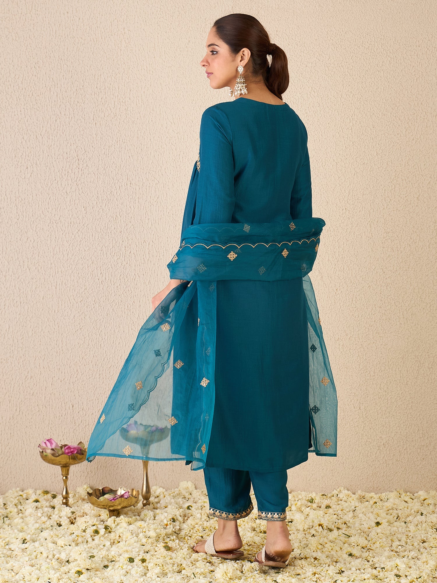 Blue Kurta Set For Women At Affordable Price Fit With Every Occasion & Daily Wear, Easy Return & Exchange Available, Shop Now.