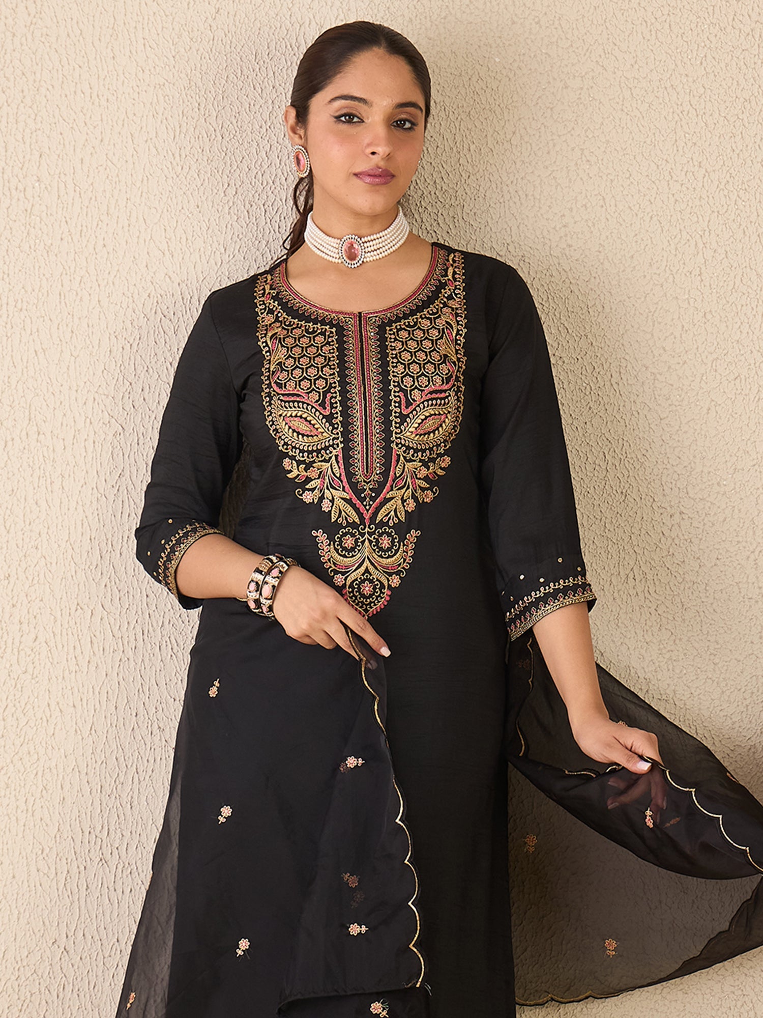 Black Kurta Set For Women At Affordable Price Fit With Every Occasion & Daily Wear, Easy Return & Exchange Available, Shop Now.