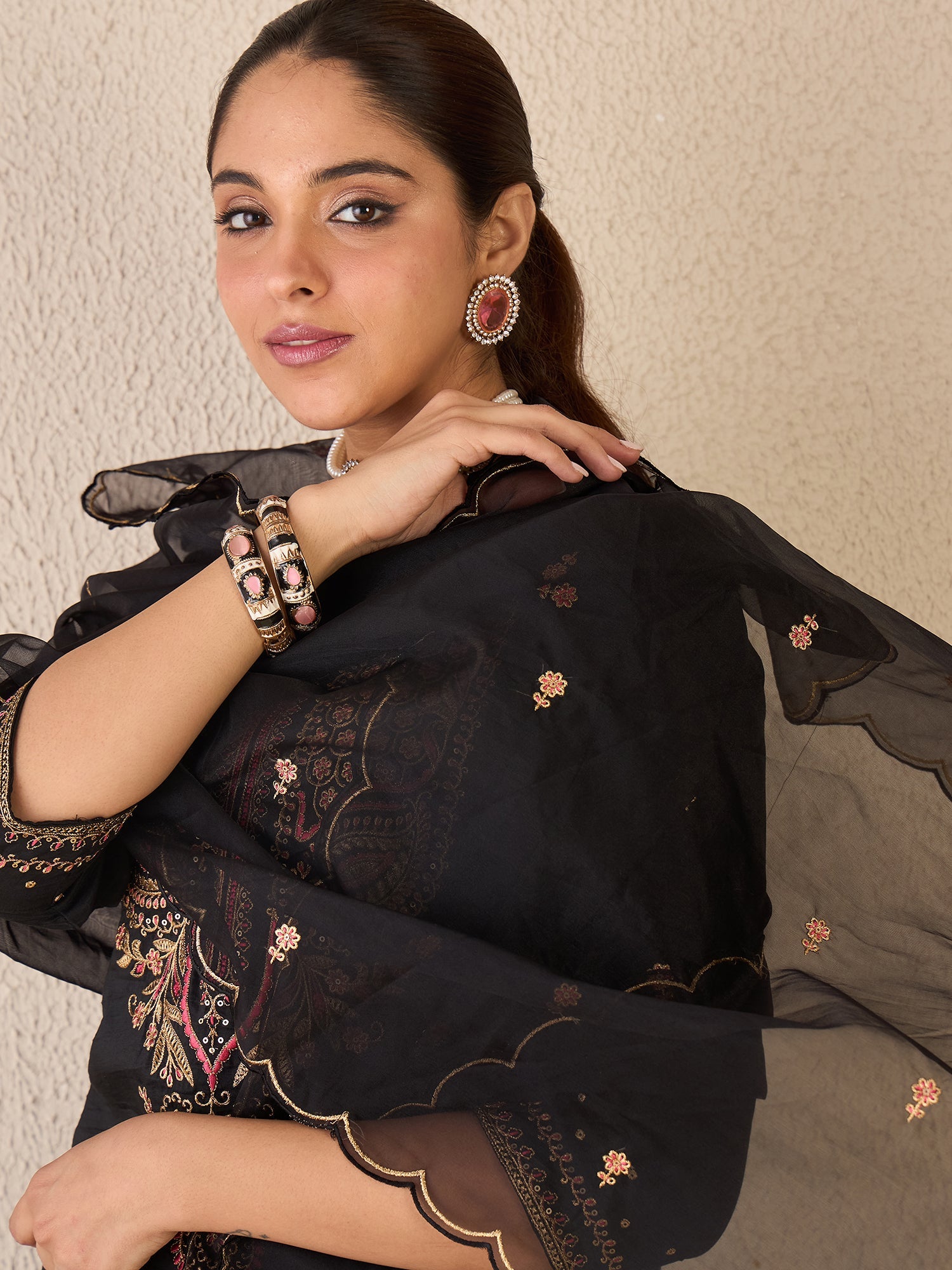 Black Kurta Set For Women At Affordable Price Fit With Every Occasion & Daily Wear, Easy Return & Exchange Available, Shop Now.