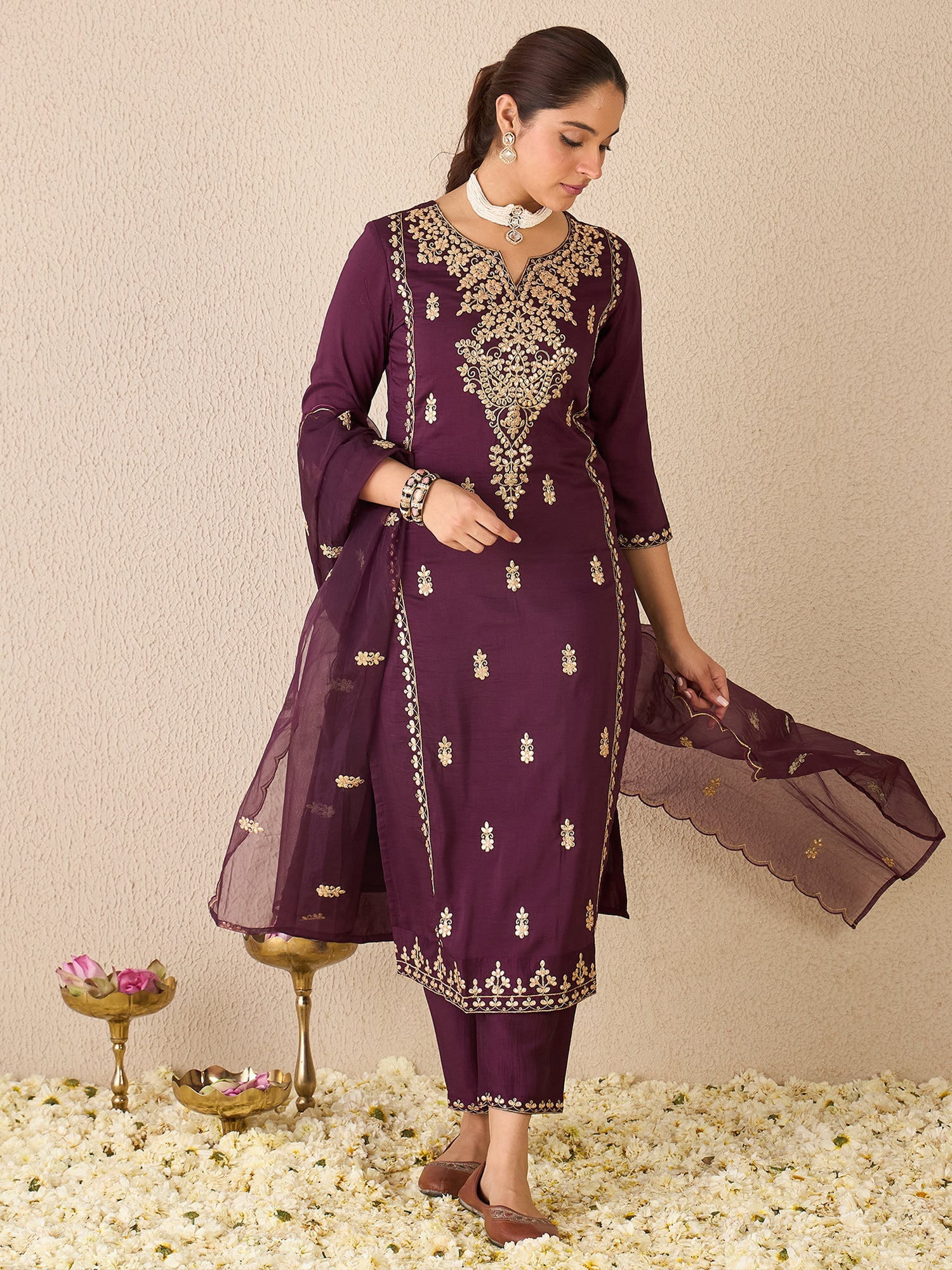 Burgundy Kurta Set For Women At Affordable Price Fit With Every Occasion & Daily Wear, Easy Return & Exchange Available, Shop Now.
