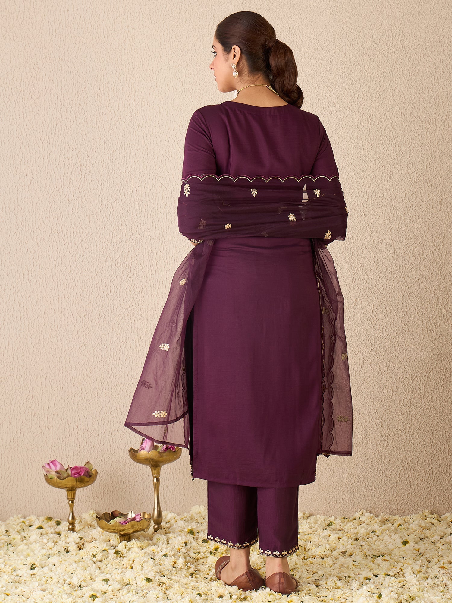 Burgundy Kurta Set For Women At Affordable Price Fit With Every Occasion & Daily Wear, Easy Return & Exchange Available, Shop Now.