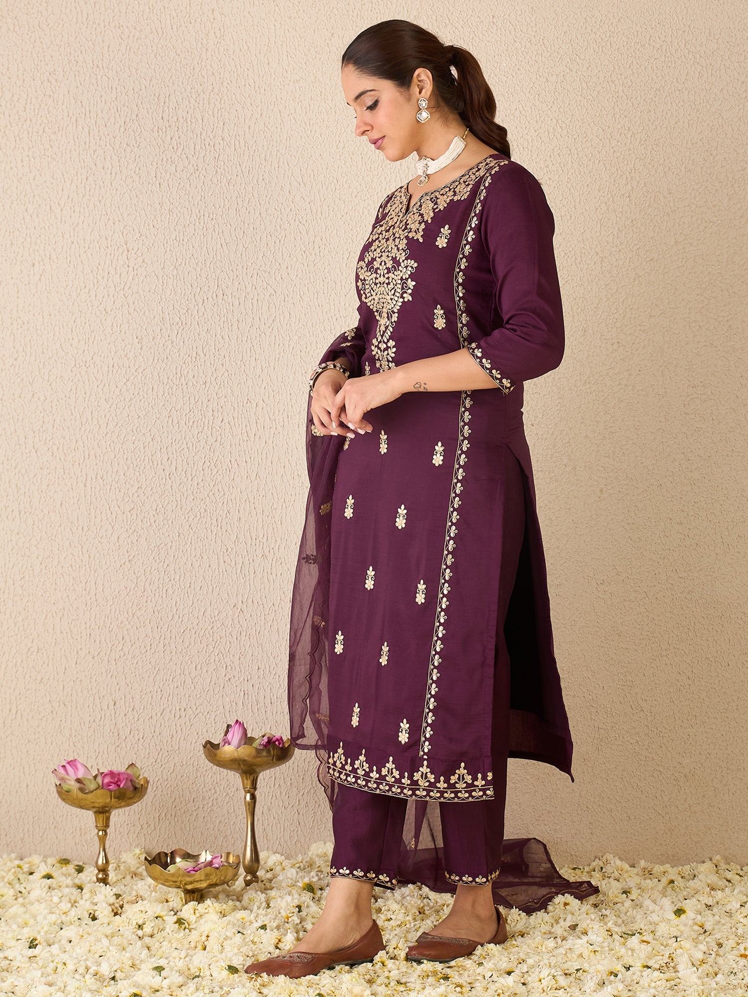 Burgundy Kurta Set For Women At Affordable Price Fit With Every Occasion & Daily Wear, Easy Return & Exchange Available, Shop Now.