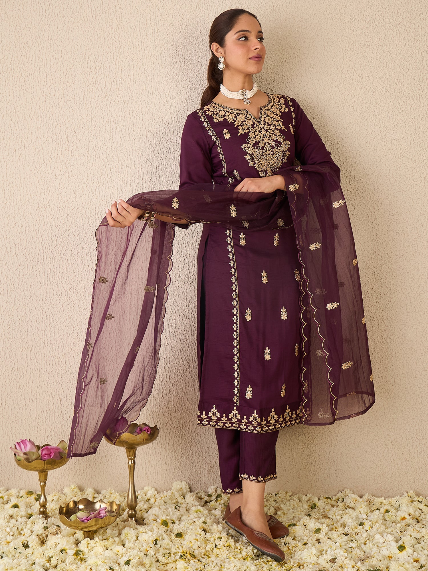 Burgundy Kurta Set For Women At Affordable Price Fit With Every Occasion & Daily Wear, Easy Return & Exchange Available, Shop Now.