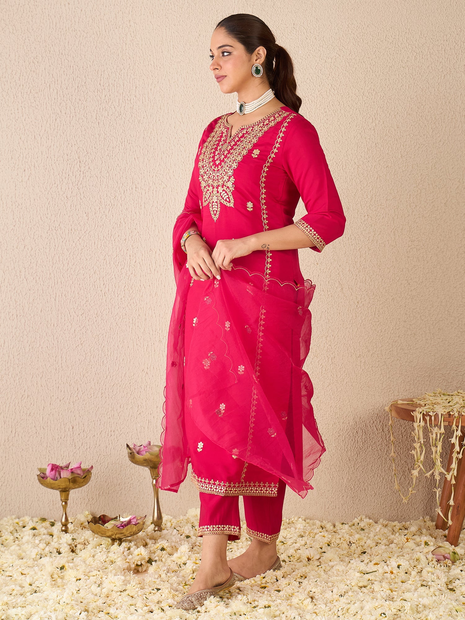 Pink Kurta Set For Women At Affordable Price Fit With Every Occasion & Daily Wear, Easy Return & Exchange Available, Shop Now.