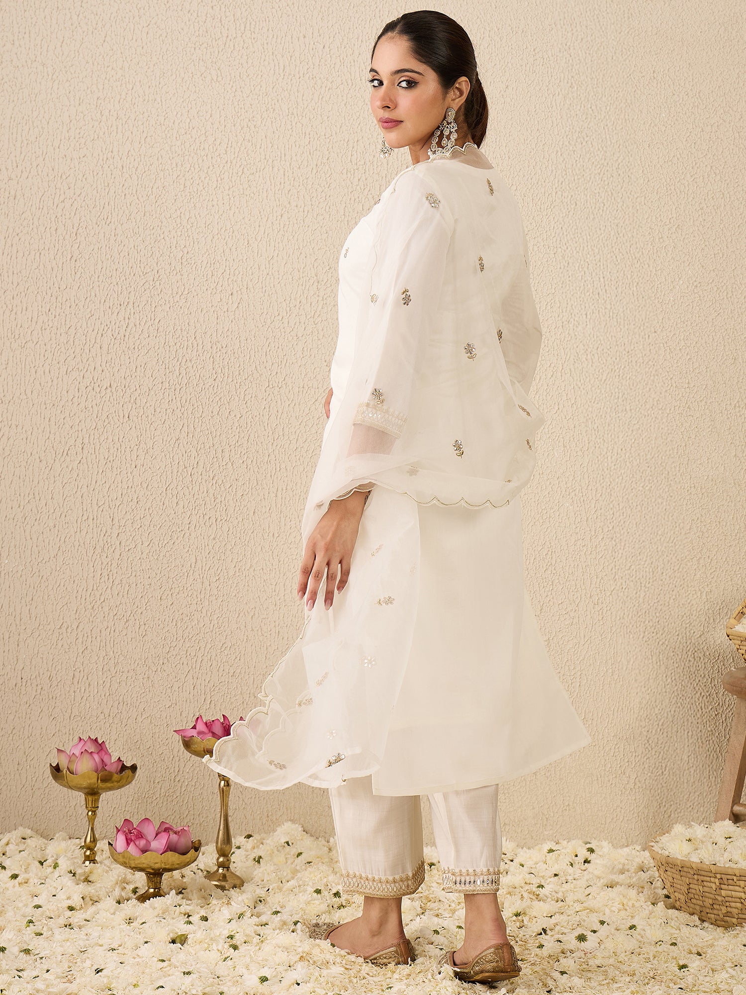 Off White Embroidered Silk Blend Straight Round Neck Kurta Sets With Dupatta