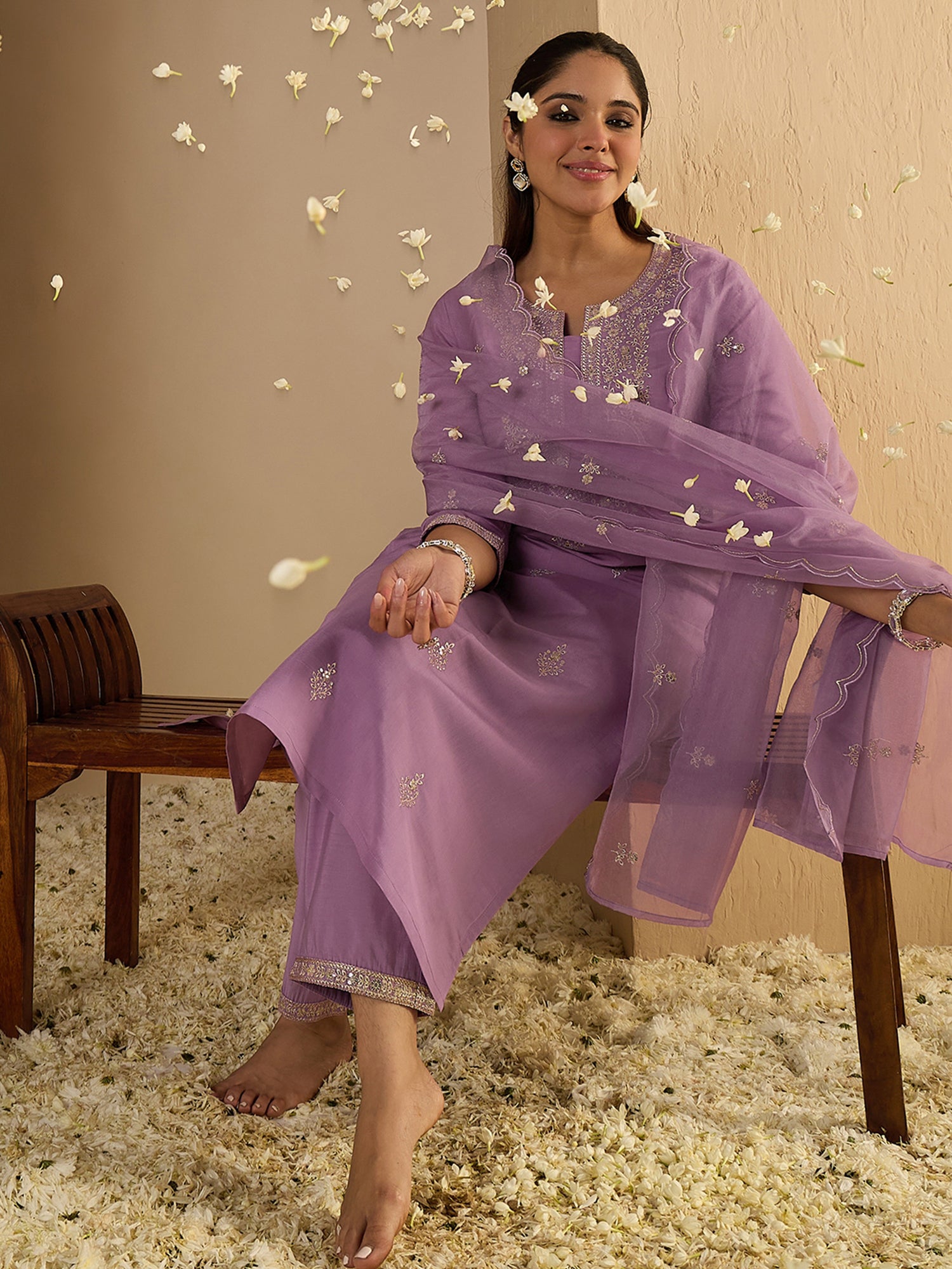 Lavender Embroidered Silk Blend Straight Round Neck Kurta Sets With Dupatta