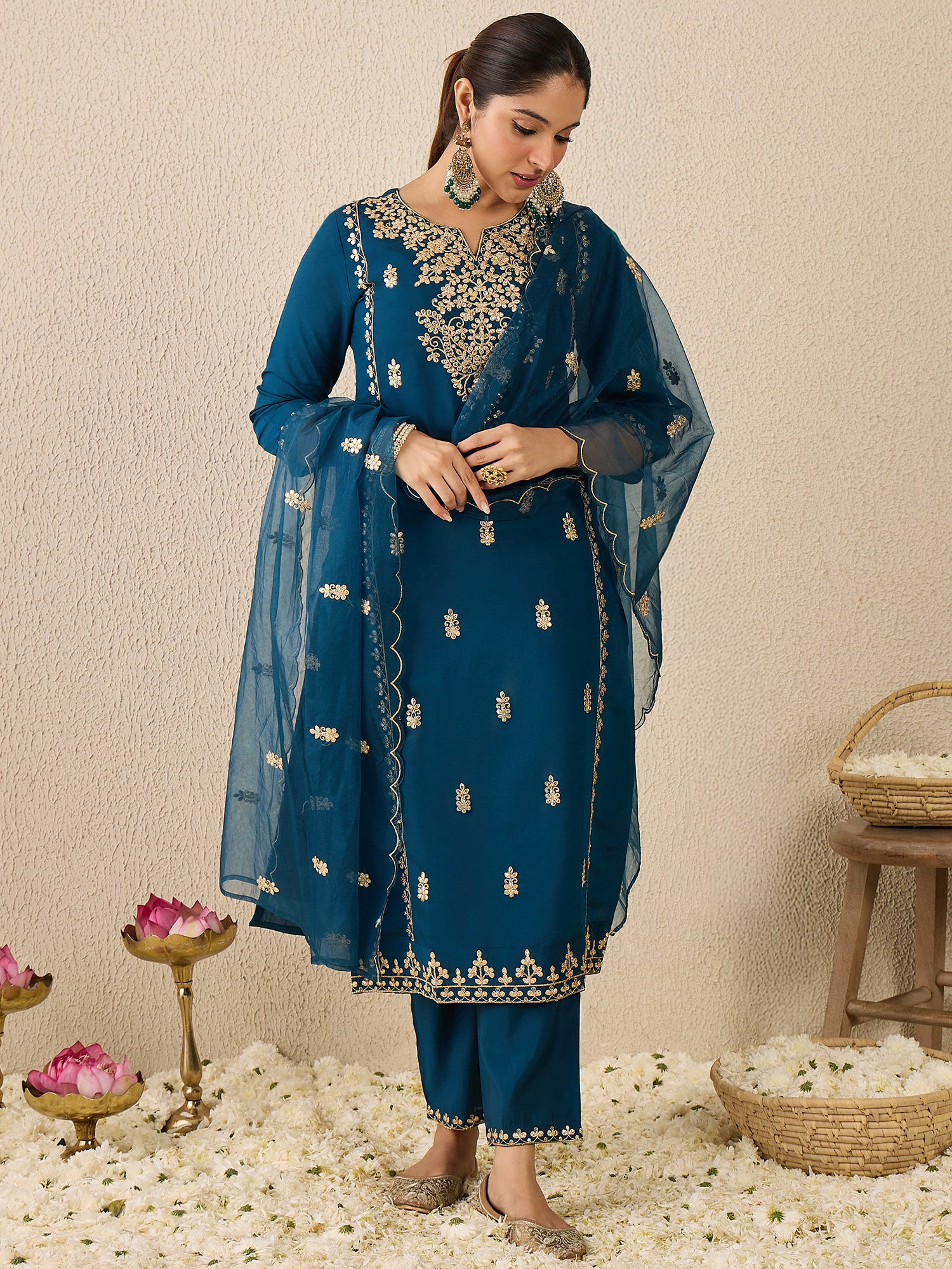 Teal Embroidered Silk Blend Straight Round Neck Kurta Sets With Dupatta