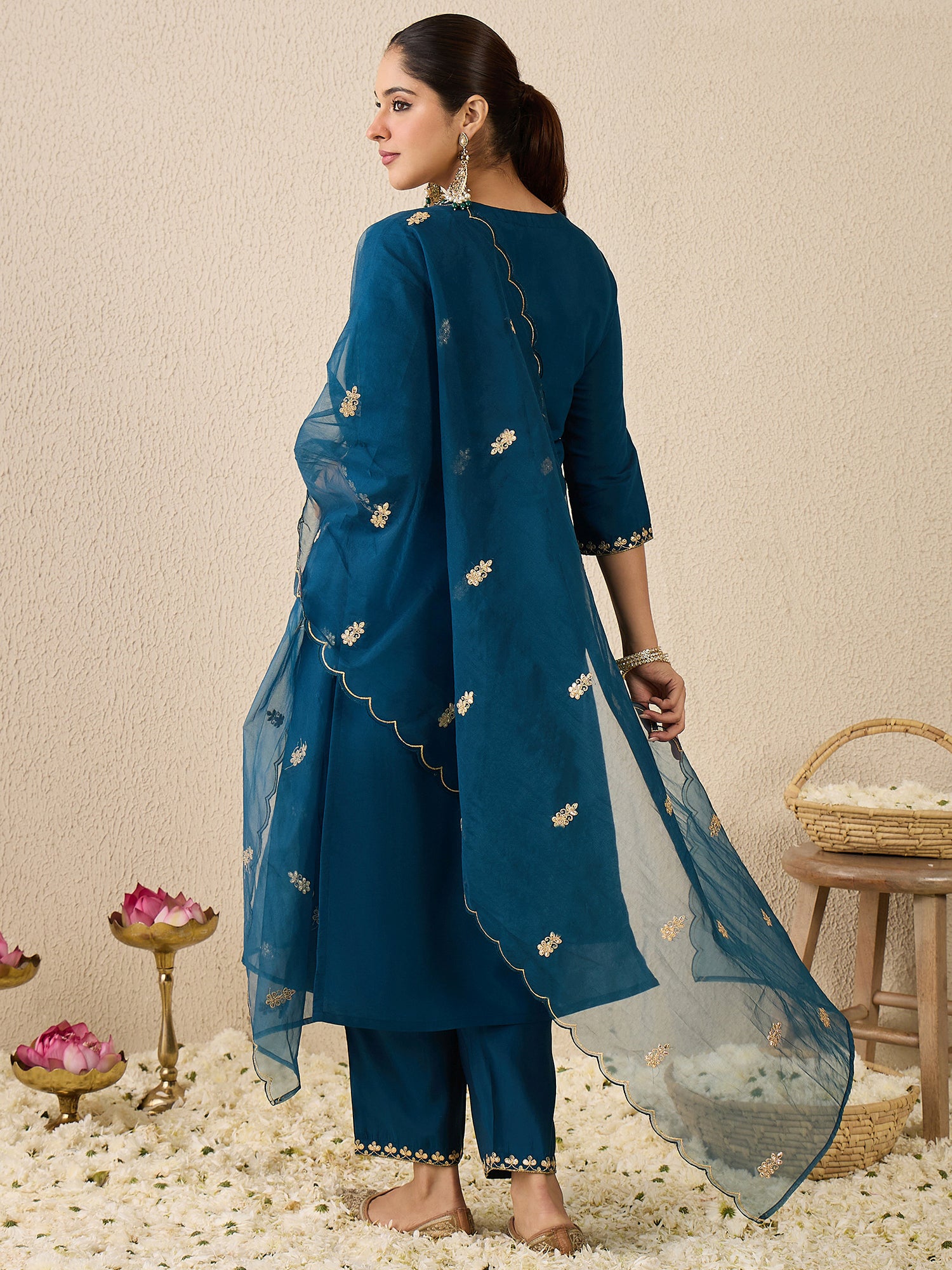 Teal Embroidered Silk Blend Straight Round Neck Kurta Sets With Dupatta