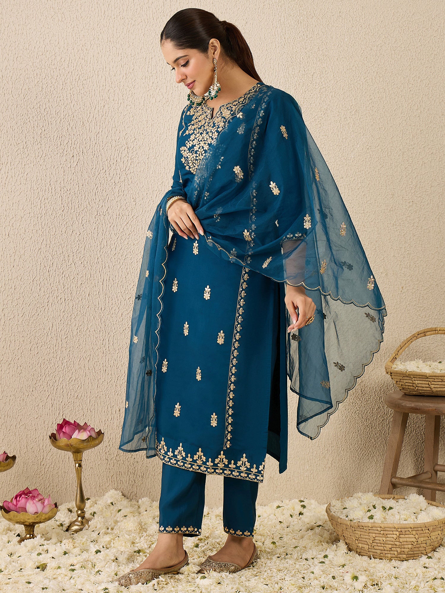 Teal Embroidered Silk Blend Straight Round Neck Kurta Sets With Dupatta
