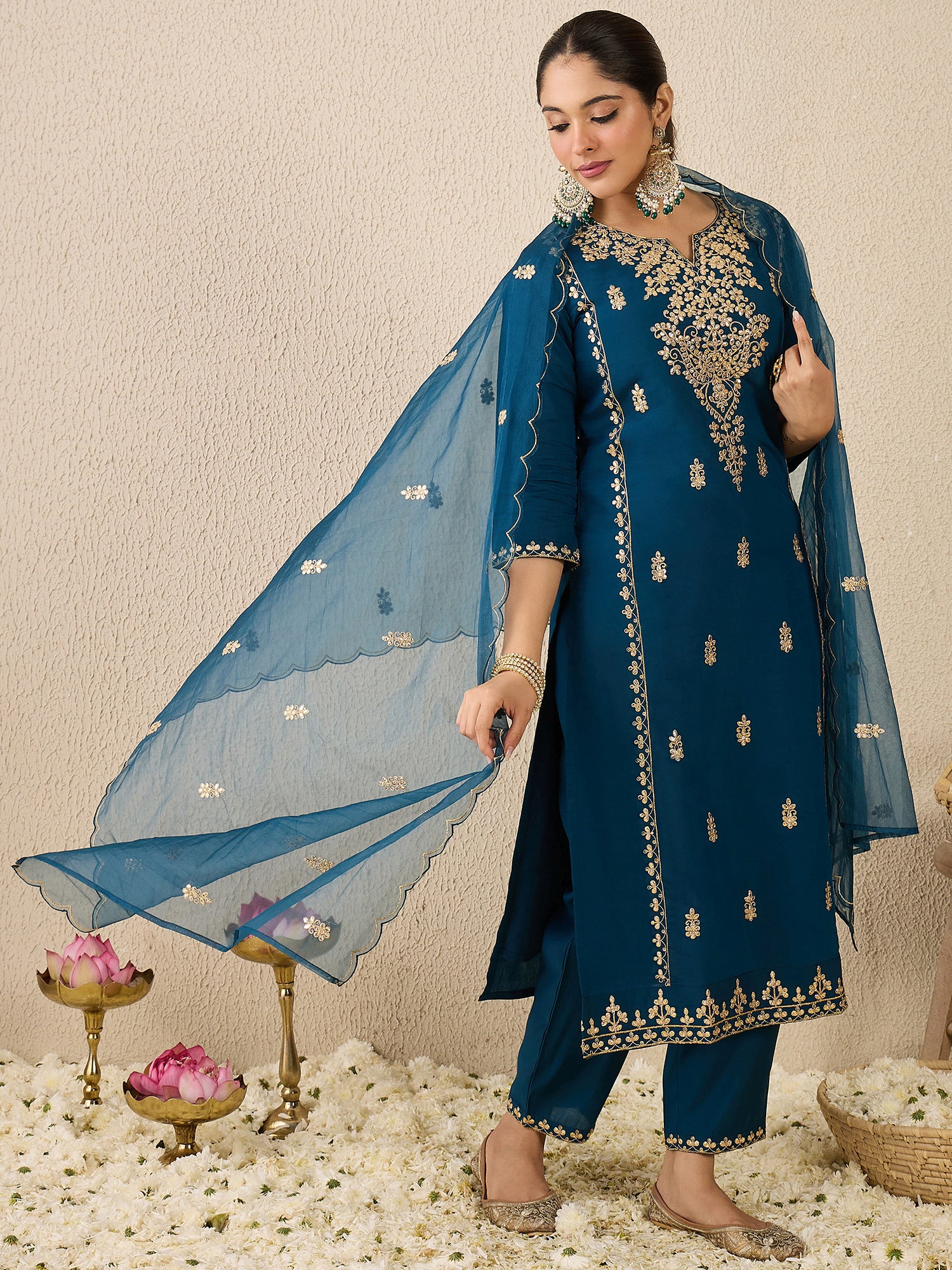 Teal Embroidered Silk Blend Straight Round Neck Kurta Sets With Dupatta