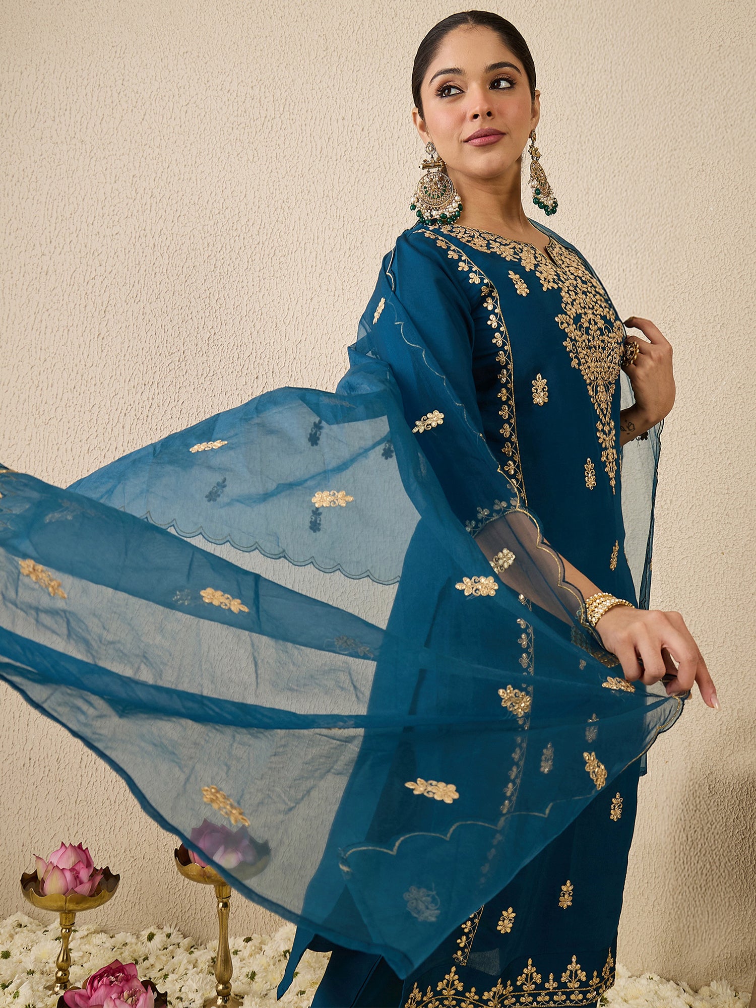 Teal Embroidered Silk Blend Straight Round Neck Kurta Sets With Dupatta