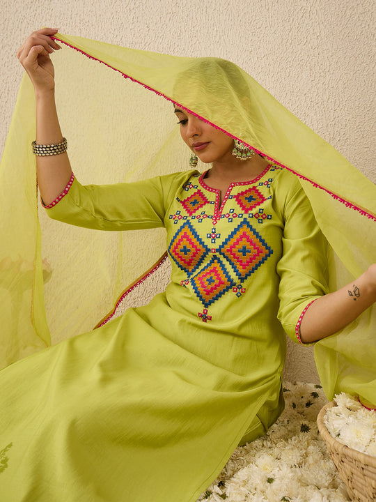Green Embroidered Liva Straight Round Neck Kurta Sets With Dupatta