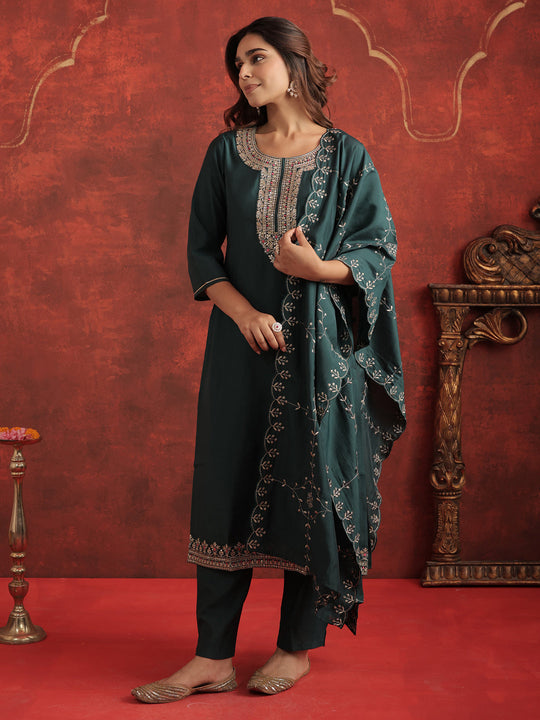 Green Embroidered Silk Blend Straight Kurta Sets With Dupatta