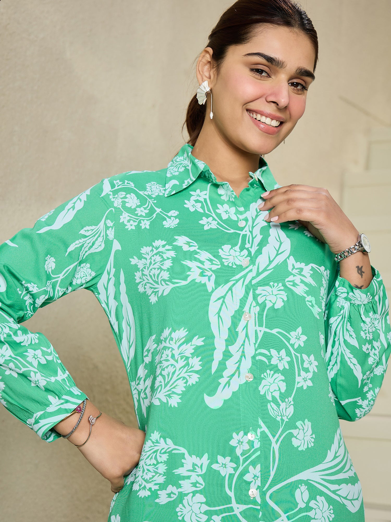 Green Kurta Sets  For women,indo era, indoera, kurta set for women, women kurta set, women suit, summer wear for women, festive suit for women, mother's day outfit, dress for mother, mother's day special, heeramandi dress