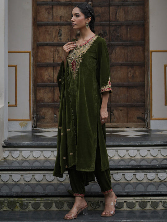 Indo Era Green Embroidered Straight Kurta Trousers With Dupatta set