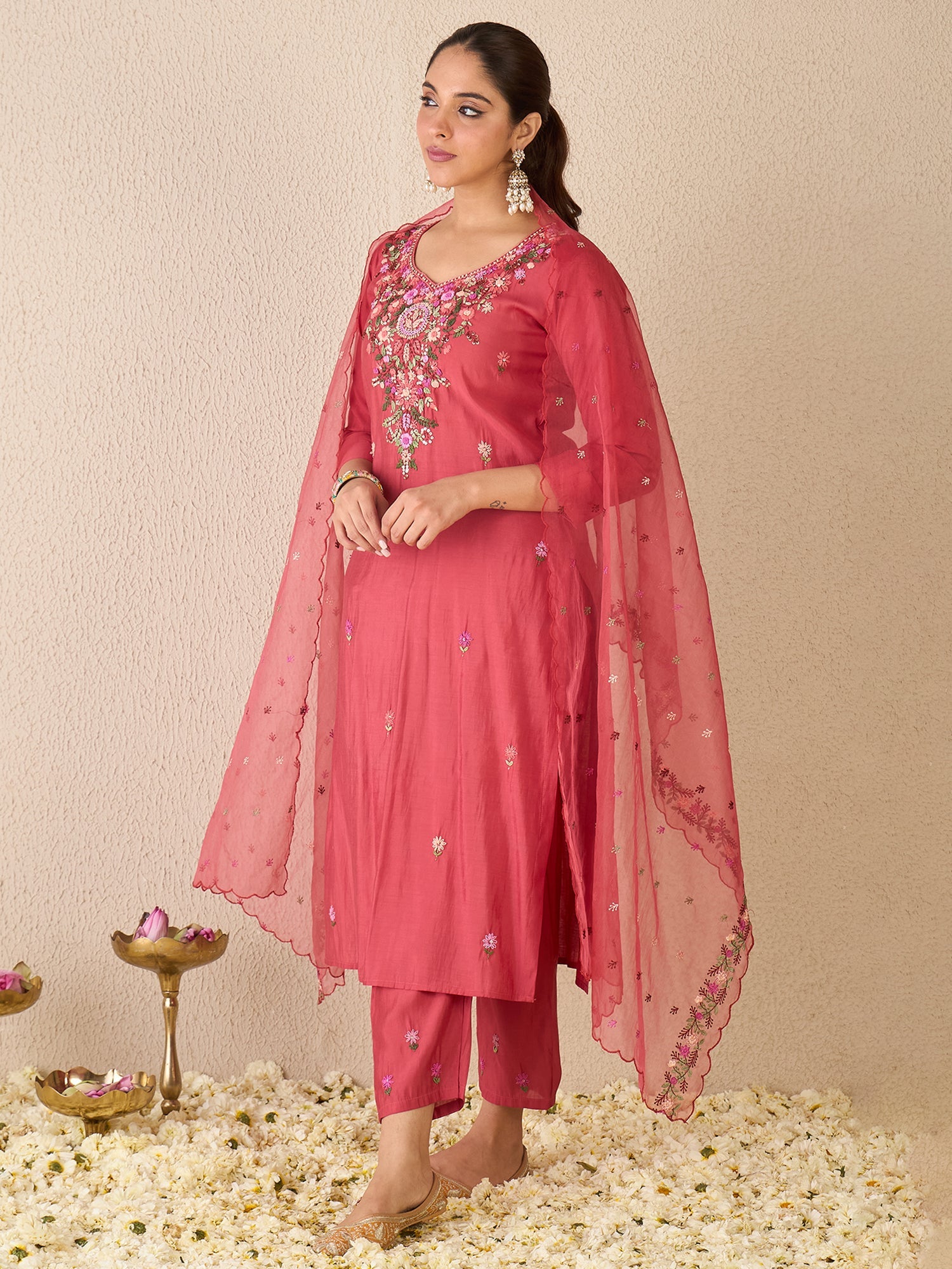 Peach Kurta Set For Women At Affordable Price Fit With Every Occasion & Daily Wear, Easy Return & Exchange Available, Shop Now.