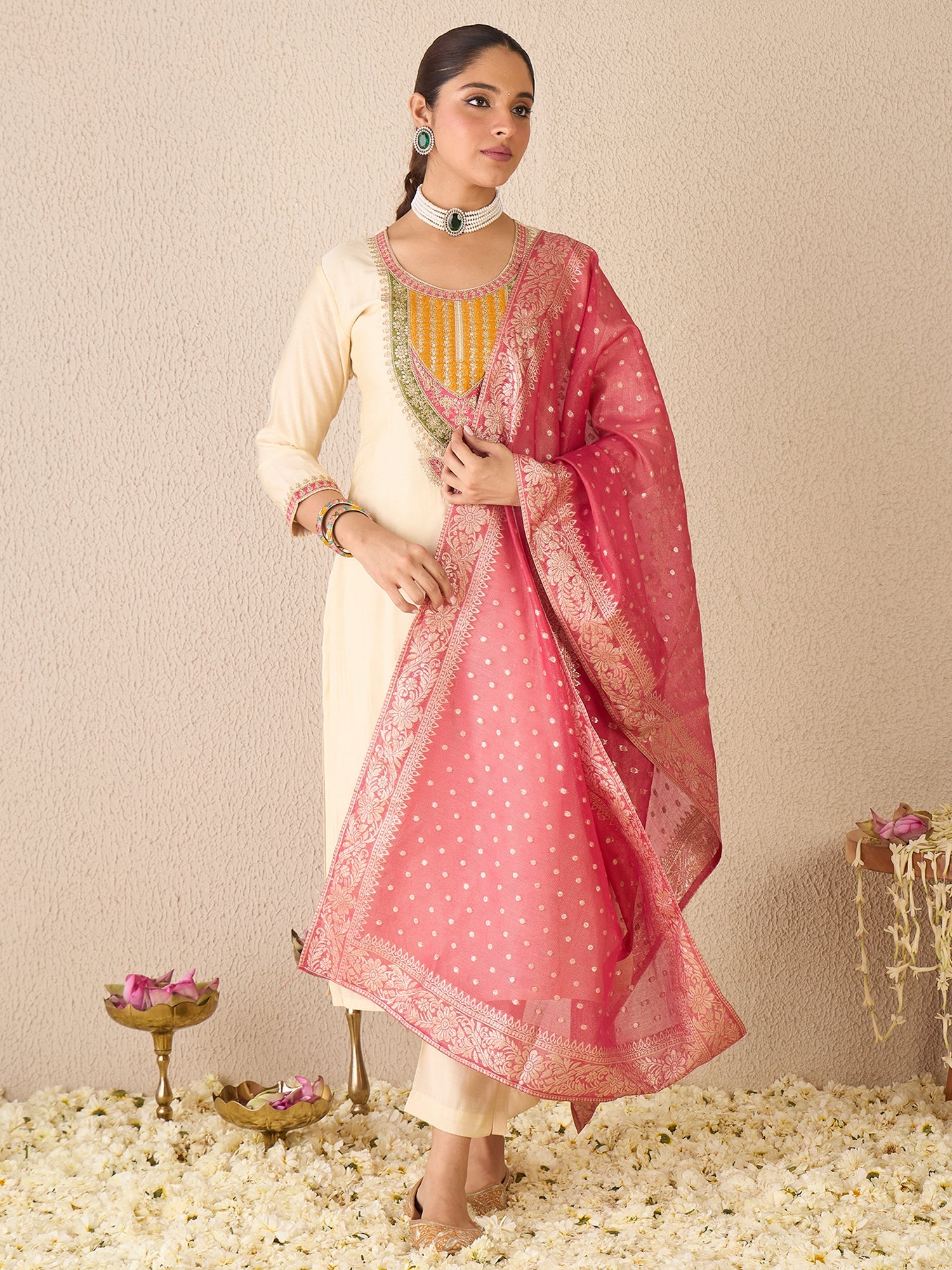 Cream Kurta Set For Women At Affordable Price Fit With Every Occasion & Daily Wear, Easy Return & Exchange Available, Shop Now.