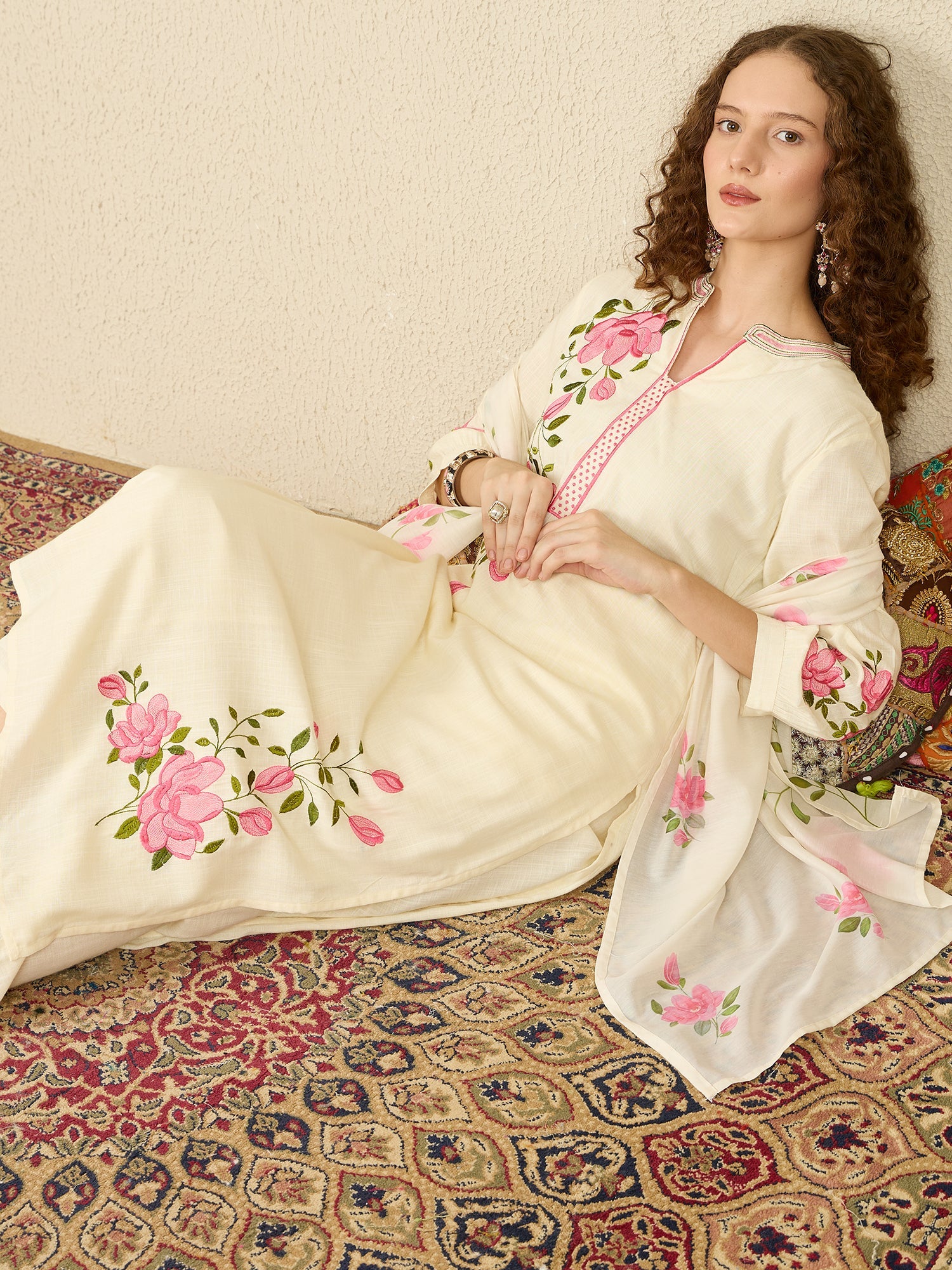Off White Kurta Set For Women At Affordable Price Fit With Every Occasion & Daily Wear, Easy Return & Exchange Available, Shop Now.