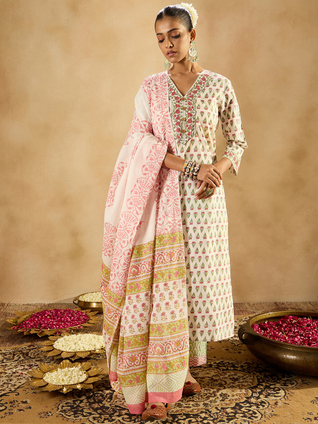 Holi, Id-ul-Fitr  ,Gudi Padwa  ,Maha Shivaratri ,Dresses for holi ,Pakistani suits ,Holi outfit ,Kurta sets with dupatta ,Anarkali suits ,Printed maxi dresses, Indo-western dresses ,Cotton Dress ,Floral Dress, Ethnic Wear, Ethnic Dresses, Red suits, Suits, Kurtas, Myntra Finds, New Designs, New Arrivals, Trending Dress, Ethnic Look, Bridal look, aacho, Love season, Libas, Aurelia, indya, Shalwar kameez, Salwar, Sword, Sherwani, Teal, Crop top, Anarkali, Floral design,
