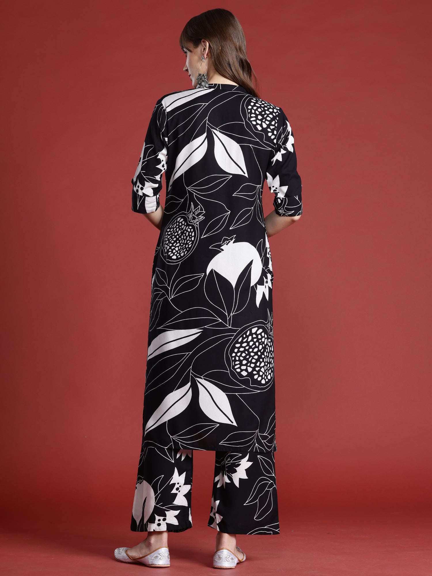 indo era, indoera, indo era kurta, heeramandi dress, heeramandi, dress for women, kurta for women, kurtaset for women, indo era kurta set, indo era suit, anarkali kurta, salwar suit, sharara set, cotton kurta, dress for women, kurta for women, birthday dress for women, gown for women, formal dress for women, party wear for women, summer dress, female kurti, cotton dress for women, kurta with dupatta, dressing style, casual look, new arrival for women, Black suit