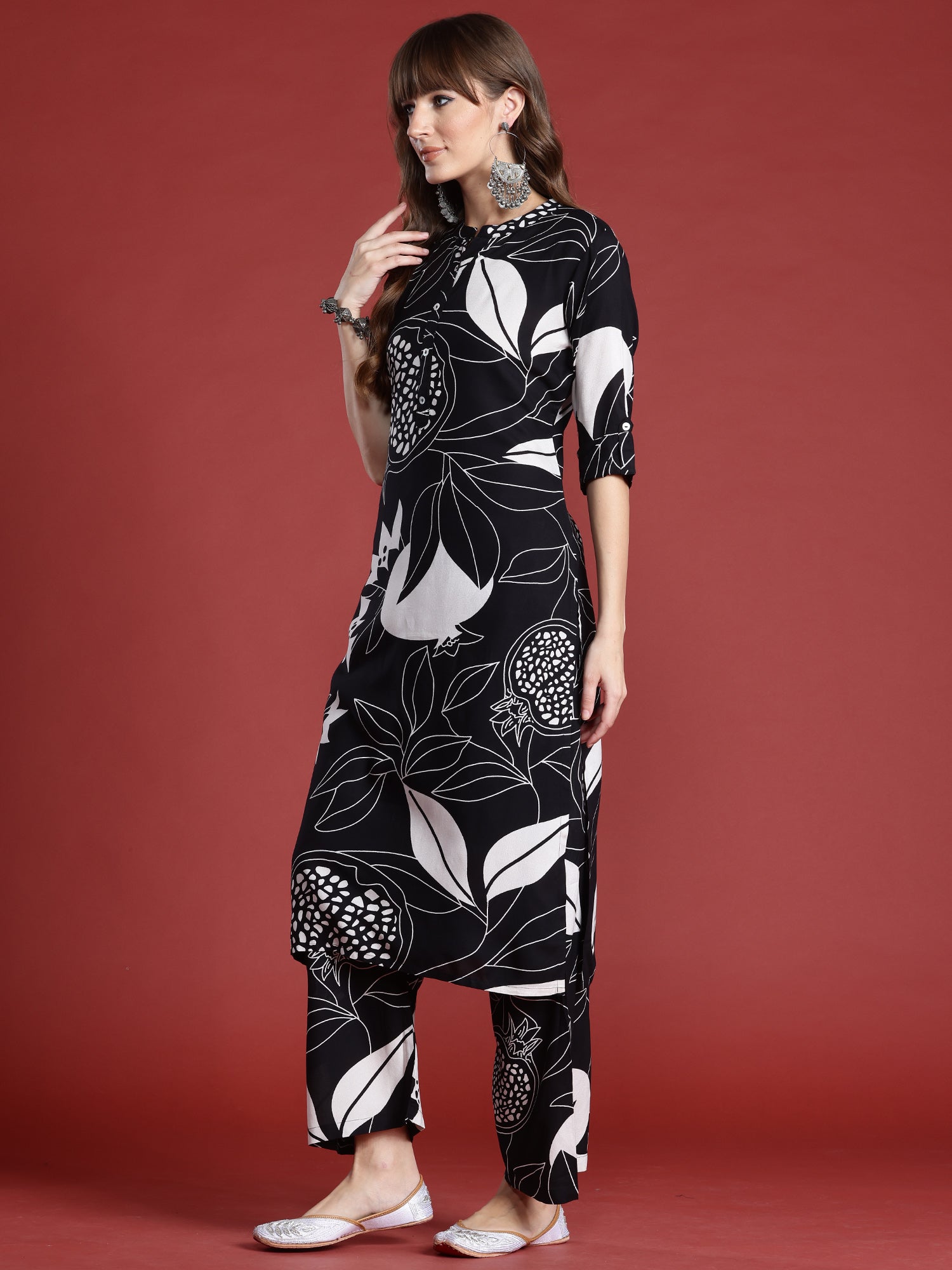 indo era, indoera, indo era kurta, heeramandi dress, heeramandi, dress for women, kurta for women, kurtaset for women, indo era kurta set, indo era suit, anarkali kurta, salwar suit, sharara set, cotton kurta, dress for women, kurta for women, birthday dress for women, gown for women, formal dress for women, party wear for women, summer dress, female kurti, cotton dress for women, kurta with dupatta, dressing style, casual look, new arrival for women, Black suit