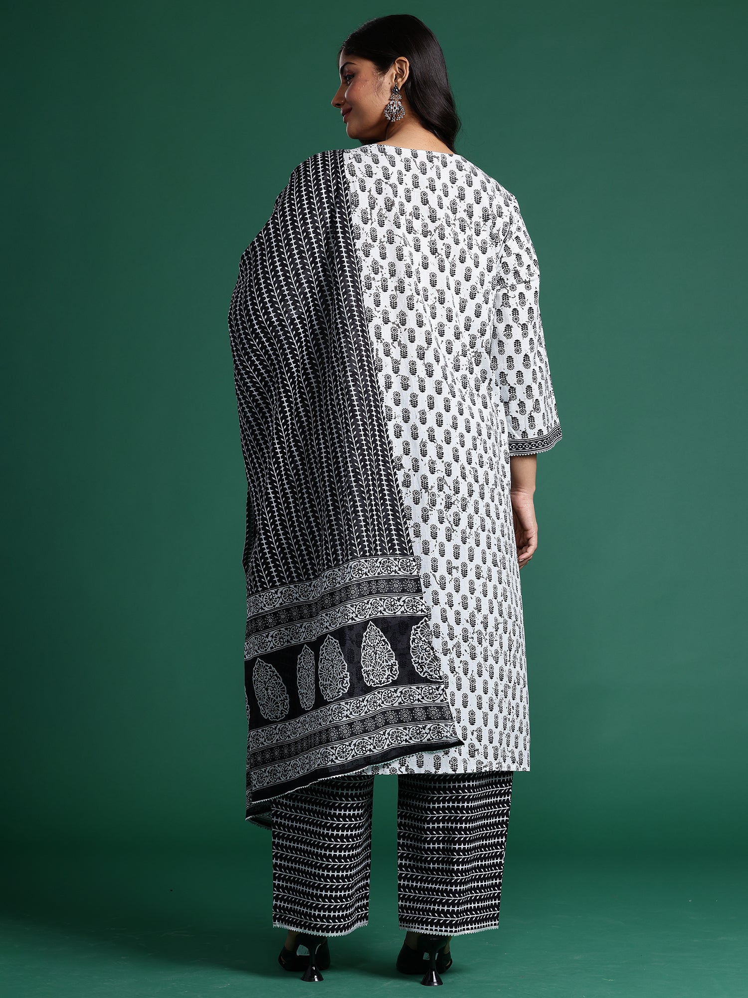 White Kurta Sets  For women,indo era, indoera, plus size kurta set, plus size suit for women, lavender kurta set, kurta set for women, 