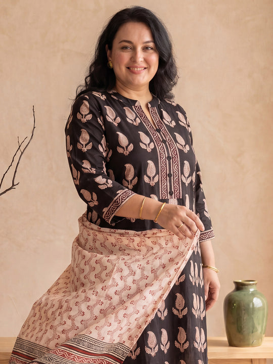 Plus Size Black Printed Straight Kurta Trousers With Dupatta Set