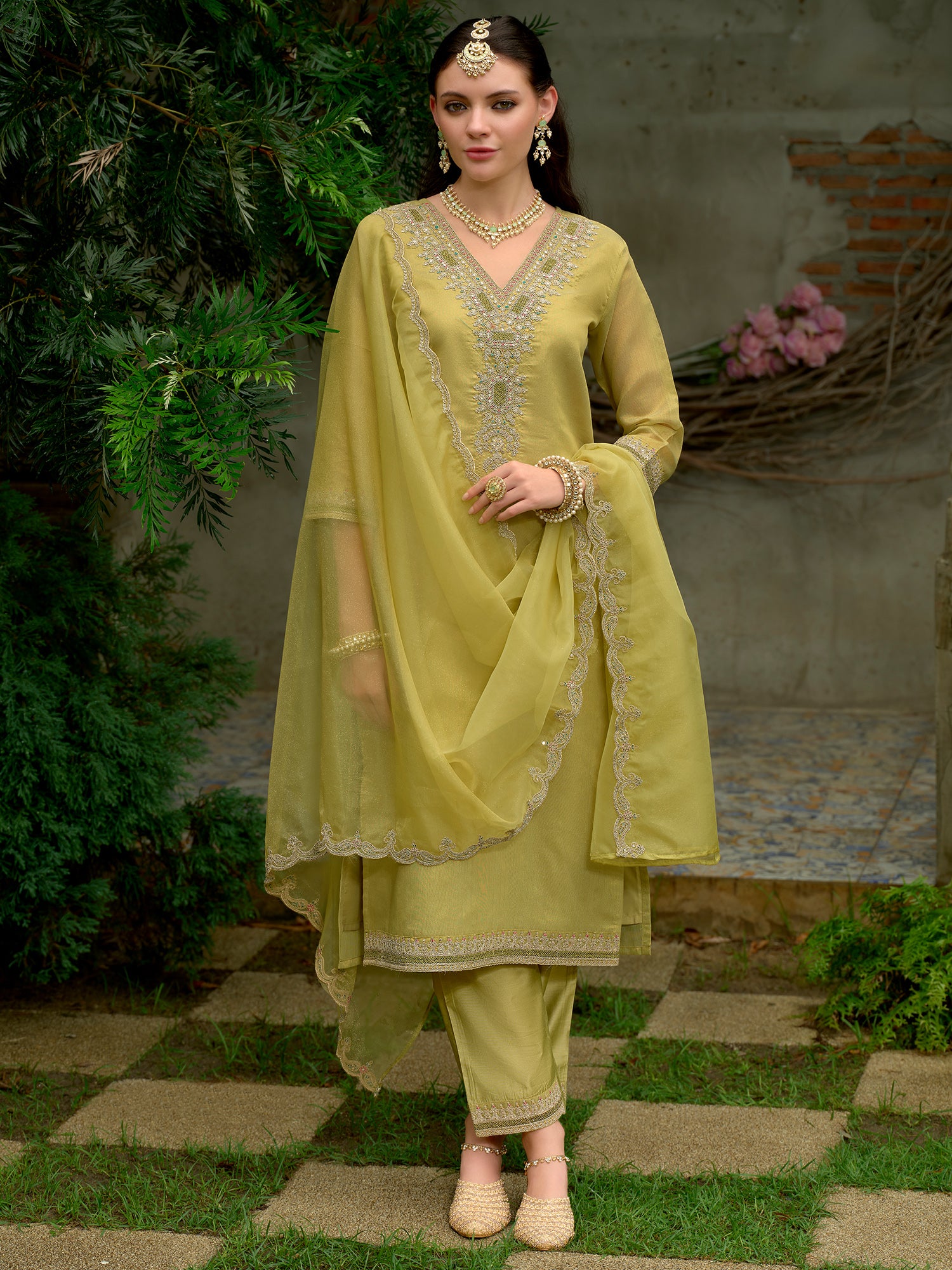 Green Embroidered Straight Silk Blend Suit Set With Dupatta