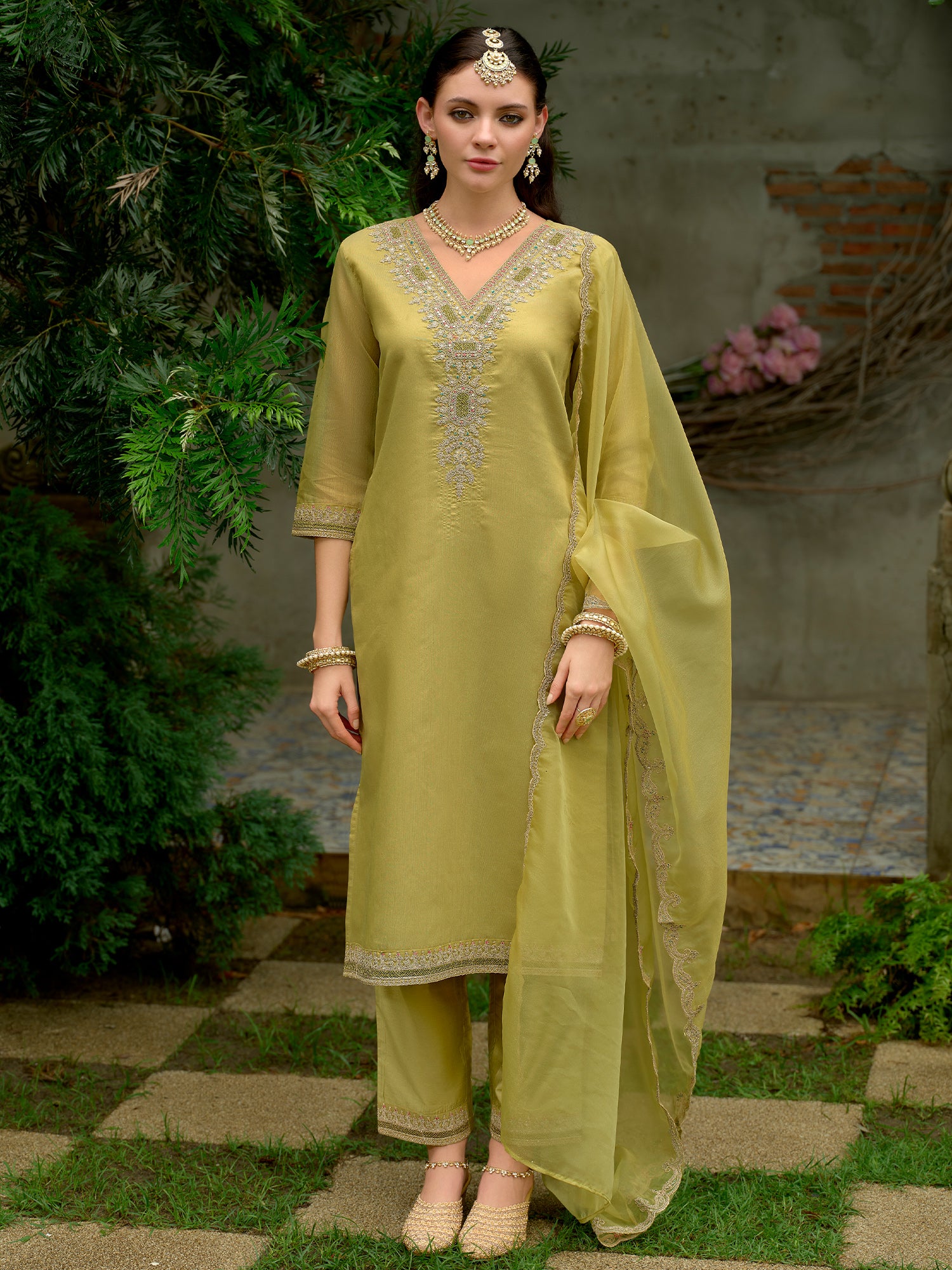 Green Embroidered Straight Silk Blend Suit Set With Dupatta
