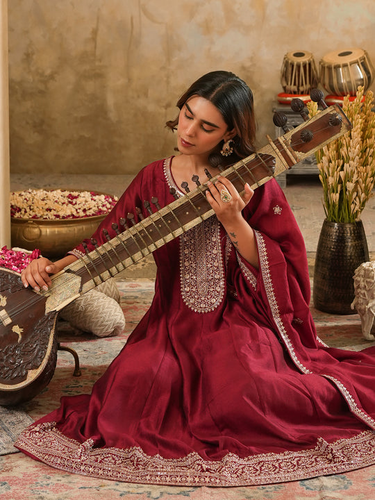 Women Maroon Embroidered Silk Blend Anarkali Kurta Sets With Dupatta