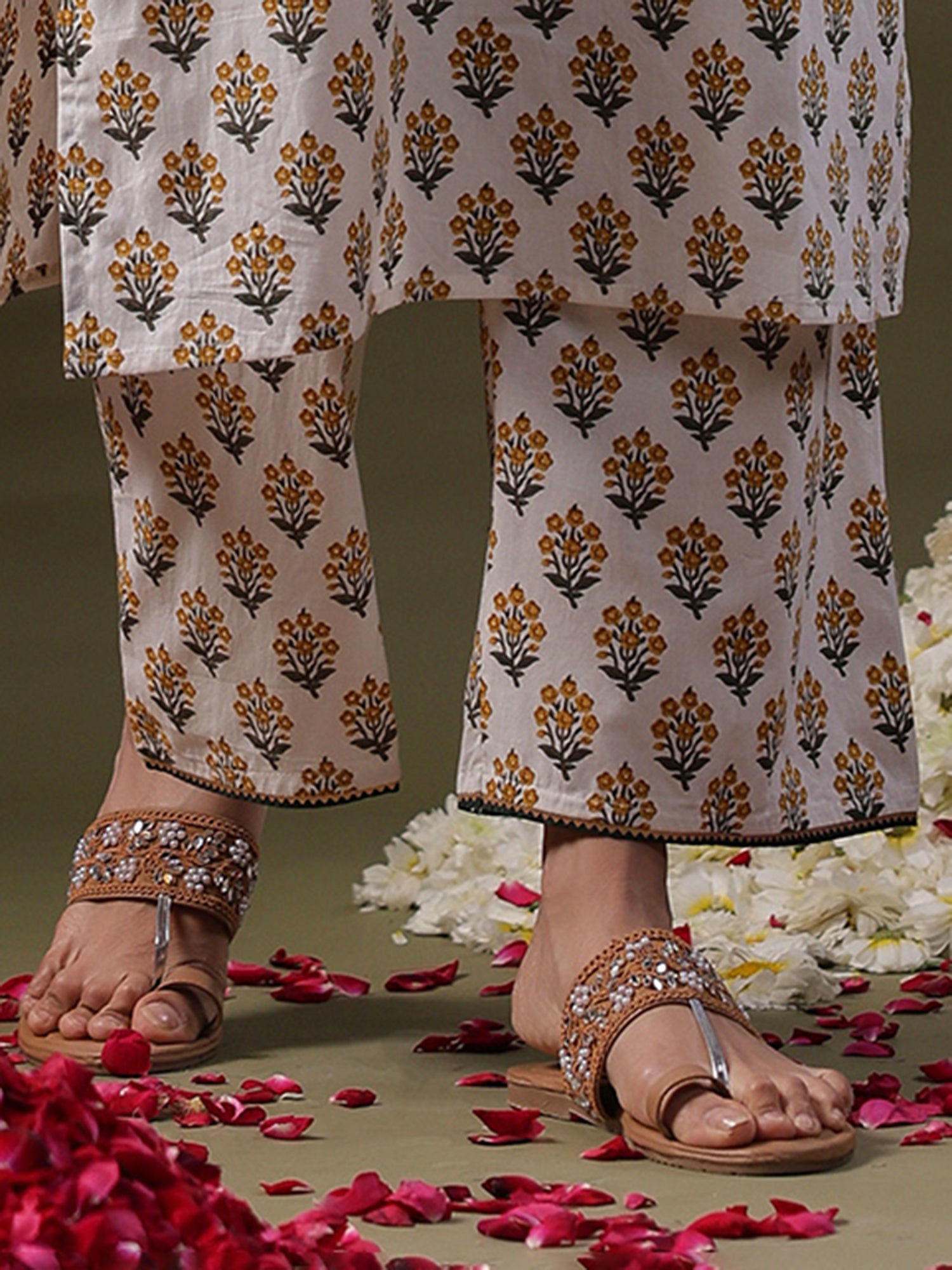 indo era, indoera, heeramandi dress, kurti set for women, kurta set, wedding dress for women, ethnic wear for women, co ord set women, anarkali for women, cotton suit for women, cotton co ord set, party wear suit, party wear kurta set, kurti for women, suit set for women, salwar suit, wedding wear, sharara suit, kurti pant set with dupatta, plus size kurta sets, festive wear, wedding outfit, women outfit, plus size, summer outfit for women, kurti set, cotton suit, cotton kurta set, party wear suit