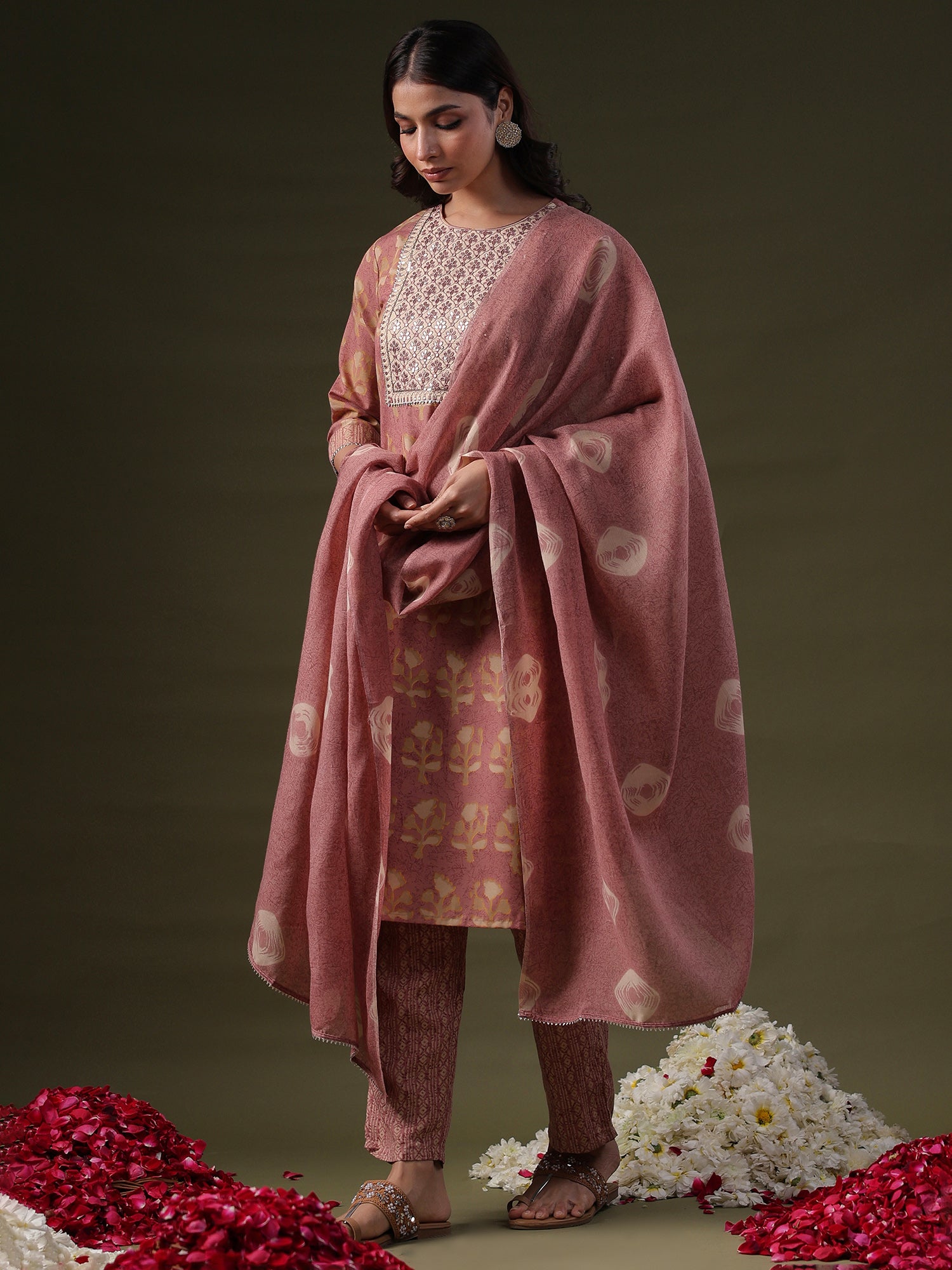 indo era, indoera, indo era kurta, heeramandi dress, heeramandi, dress for women, kurta for women, kurtaset for women, indo era kurta set, indo era suit, anarkali kurta, salwar suit, sharara set, cotton kurta, dress for women, kurta for women, birthday dress for women, gown for women, formal dress for women, party wear for women, summer dress, female kurti, cotton dress for women, kurta with dupatta, dressing style, casual look, new arrival for women, Pink suit
