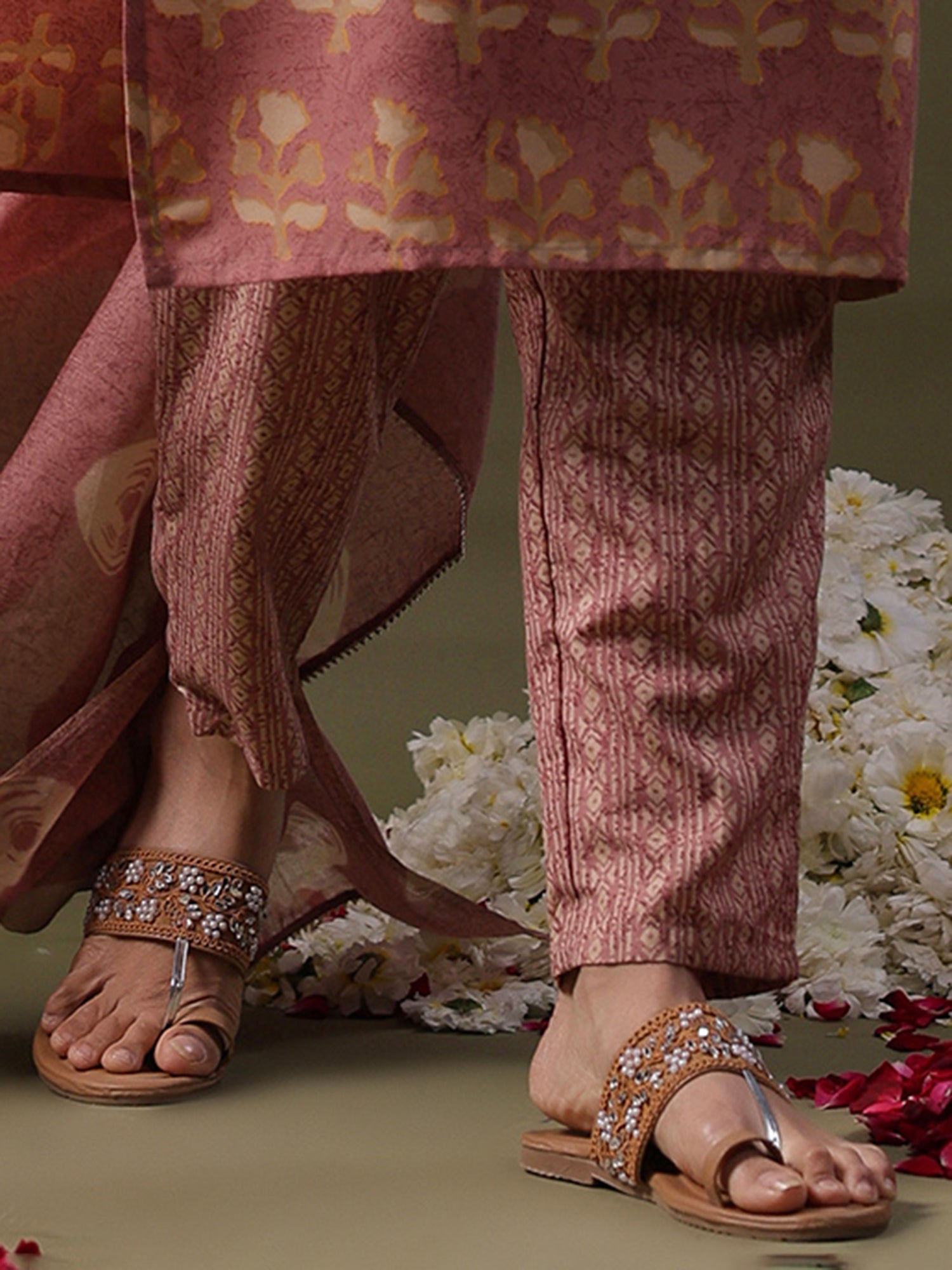 indo era, indoera, indo era kurta, heeramandi dress, heeramandi, dress for women, kurta for women, kurtaset for women, indo era kurta set, indo era suit, anarkali kurta, salwar suit, sharara set, cotton kurta, dress for women, kurta for women, birthday dress for women, gown for women, formal dress for women, party wear for women, summer dress, female kurti, cotton dress for women, kurta with dupatta, dressing style, casual look, new arrival for women, Pink suit
