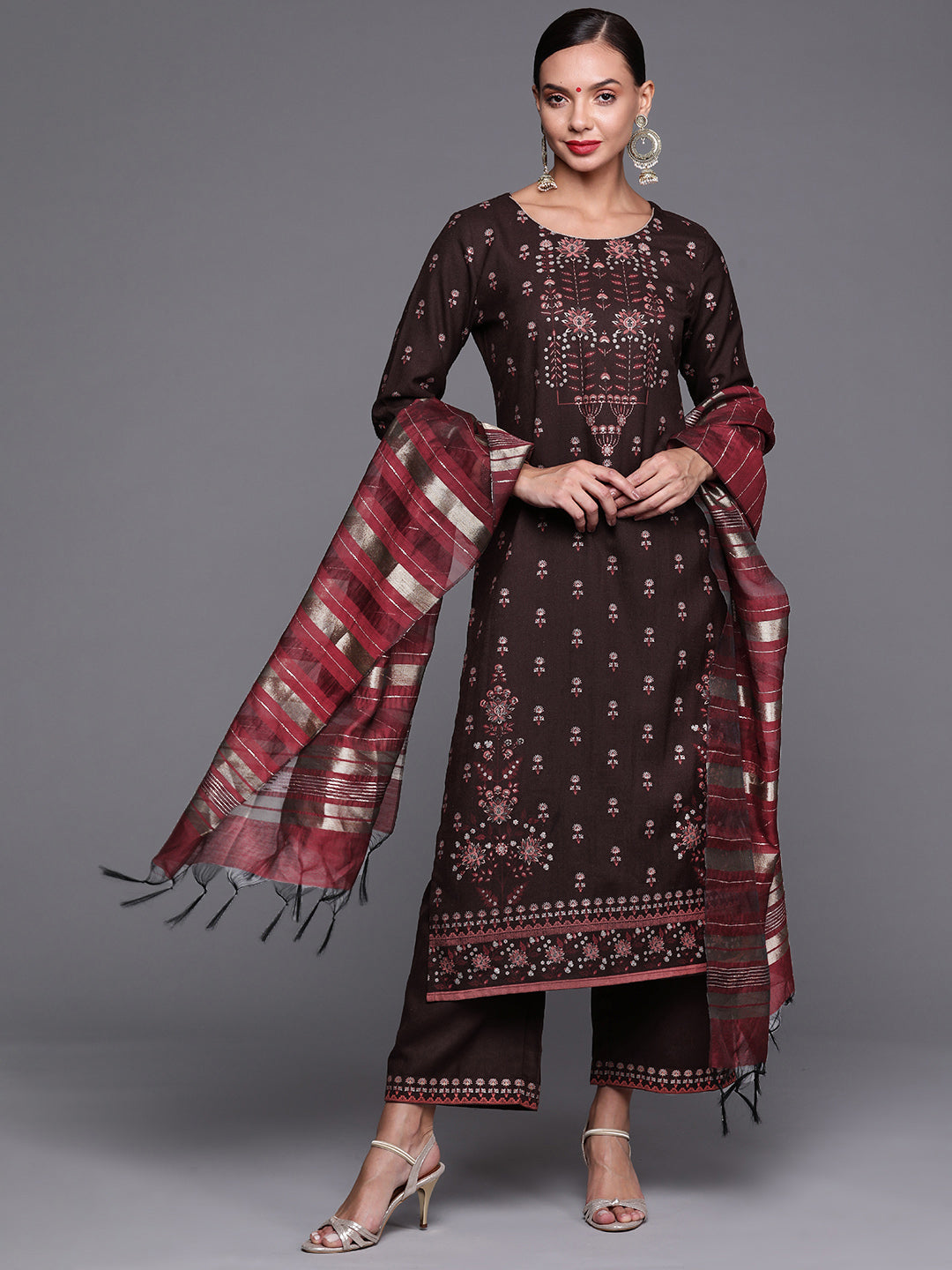 holi outfit for women, holi outfit ideas, holi outfit for men, holi outfit for girls, holi outfit for baby girl, holi outfit for baby boy, holi outfit pinterest, holi outfit ideas men, holi outfits for kids, Eid Outfits, Eid Collection, New Kurta Sets, Salwar Suits for Eid, women's day outfit ideas, women's day outfits, Co-Ords, V-Neck dresses, Round Neck suits, Cotton Kurta Sets, Heavy Outfits For Eid, Pakistani Outfits, Pakistani Kurta Sets, Pakistani Dresses for women