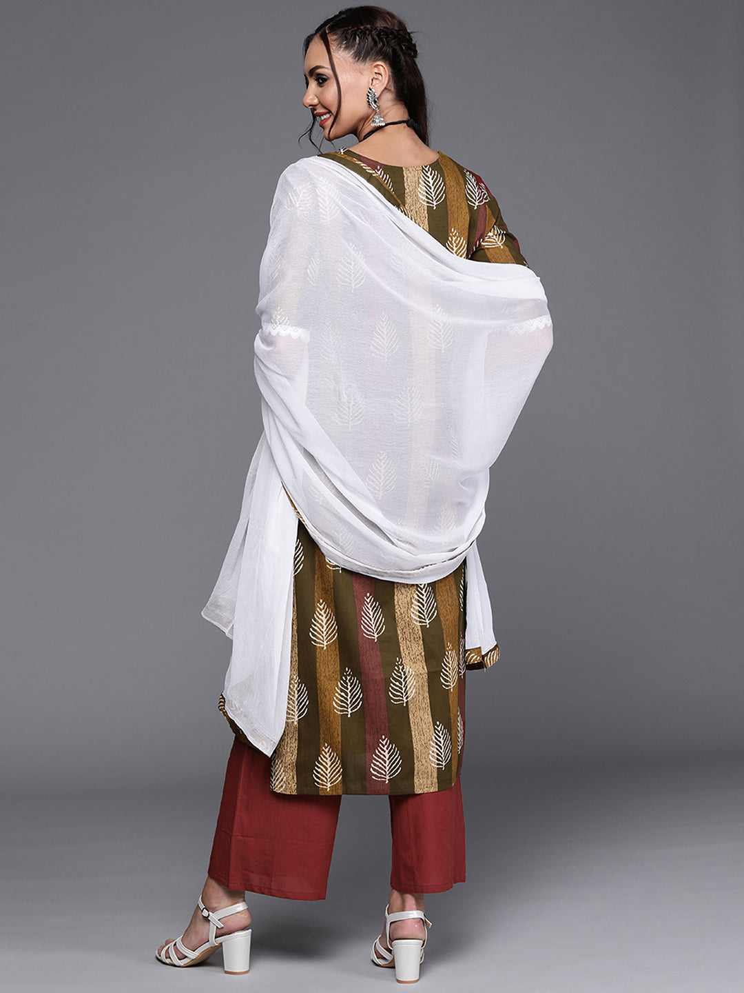 holi outfit for women, holi outfit ideas, holi outfit for men, holi outfit for girls, holi outfit for baby girl, holi outfit for baby boy, holi outfit pinterest, holi outfit ideas men, holi outfits for kids, Eid Outfits, Eid Collection, New Kurta Sets, Salwar Suits for Eid, women's day outfit ideas, women's day outfits, Co-Ords, V-Neck dresses, Round Neck suits, Cotton Kurta Sets, Heavy Outfits For Eid, Pakistani Outfits, Pakistani Kurta Sets, Pakistani Dresses for women