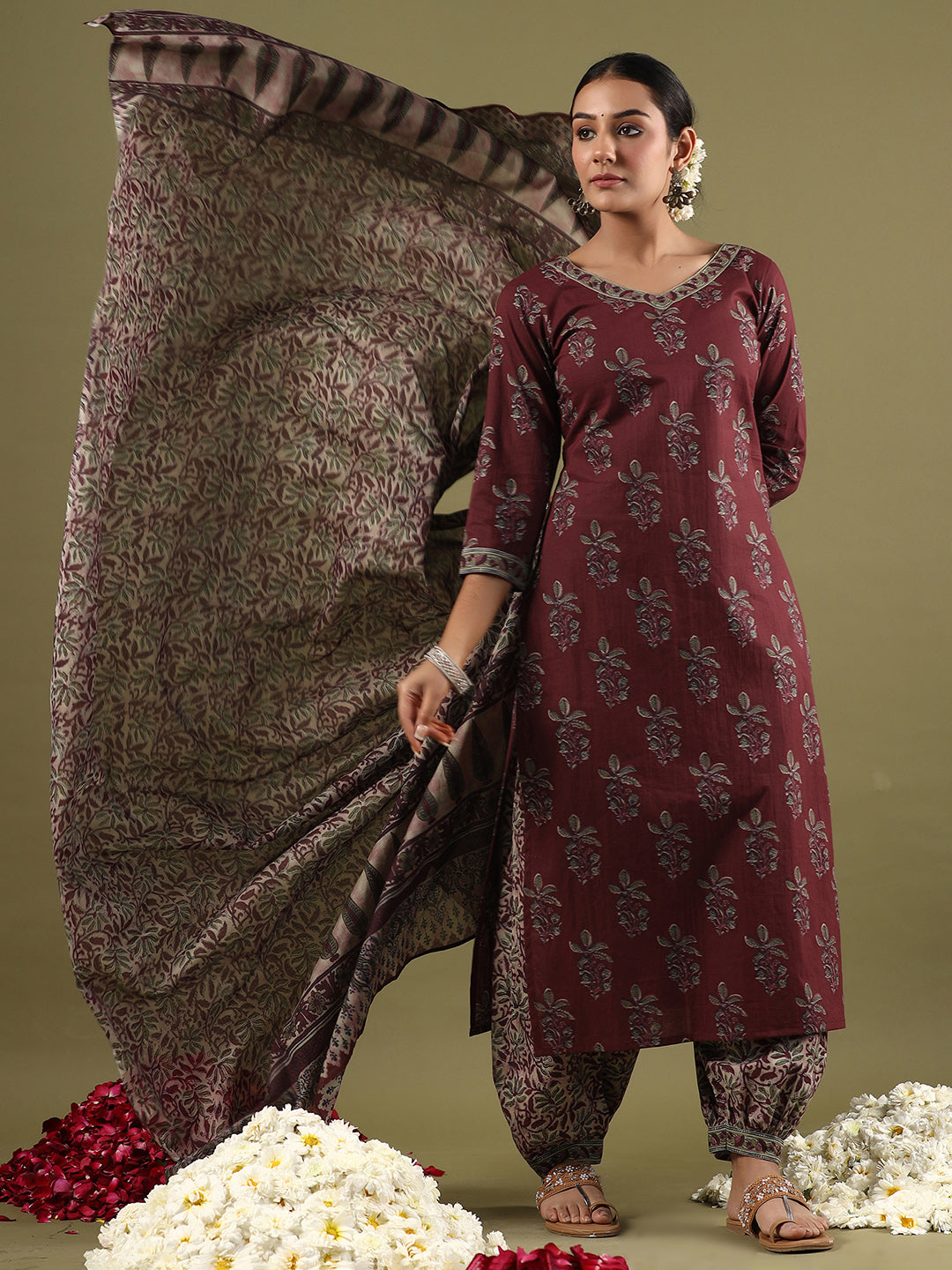 indo era, indoera, indo era kurta, heeramandi dress, heeramandi, dress for women, kurta for women, kurtaset for women, indo era kurta set, indo era suit, anarkali kurta, salwar suit, sharara set, cotton kurta, dress for women, kurta for women, birthday dress for women, gown for women, formal dress for women, party wear for women, summer dress, female kurti, cotton dress for women, kurta with dupatta, dressing style, casual look, new arrival for women, Burgundy suit