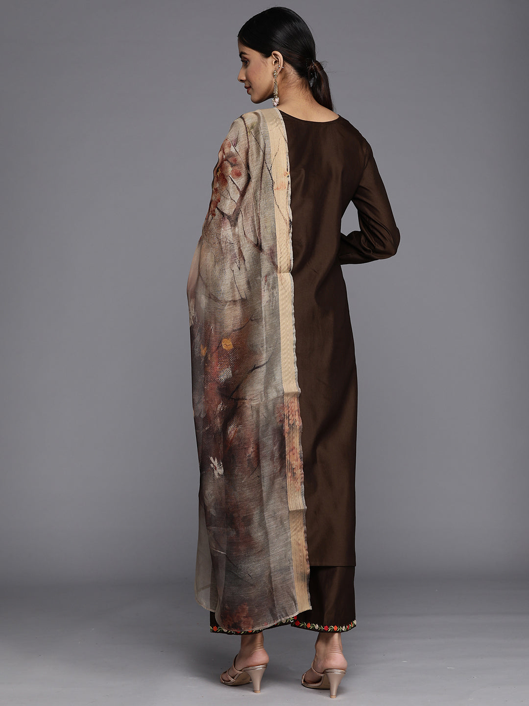 holi outfit for women, holi outfit ideas, holi outfit for men, holi outfit for girls, holi outfit for baby girl, holi outfit for baby boy, holi outfit pinterest, holi outfit ideas men, holi outfits for kids, Eid Outfits, Eid Collection, New Kurta Sets, Salwar Suits for Eid, women's day outfit ideas, women's day outfits, Co-Ords, V-Neck dresses, Round Neck suits, Cotton Kurta Sets, Heavy Outfits For Eid, Pakistani Outfits, Pakistani Kurta Sets, Pakistani Dresses for women