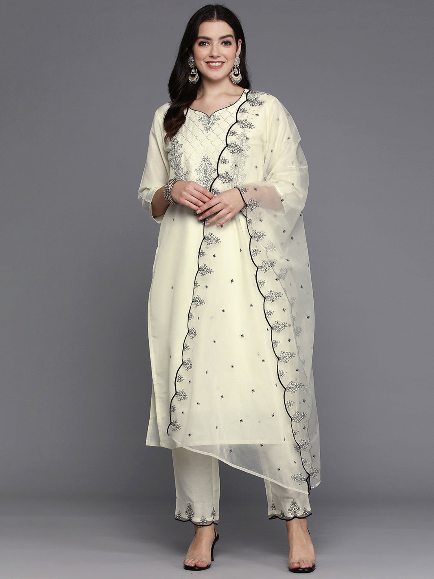 Holi, Id-ul-Fitr  ,Gudi Padwa  ,Maha Shivaratri ,Dresses for holi ,Pakistani suits ,Holi outfit ,Kurta sets with dupatta ,Anarkali suits ,Printed maxi dresses, Indo-western dresses ,Cotton Dress ,Floral Dress, Ethnic Wear, Ethnic Dresses, Red suits, Suits, Kurtas, Myntra Finds, New Designs, New Arrivals, Trending Dress, Ethnic Look, Bridal look, aacho, Love season, Libas, Aurelia, indya, Shalwar kameez, Salwar, Sword, Sherwani, Teal, Crop top, Anarkali, Floral design,