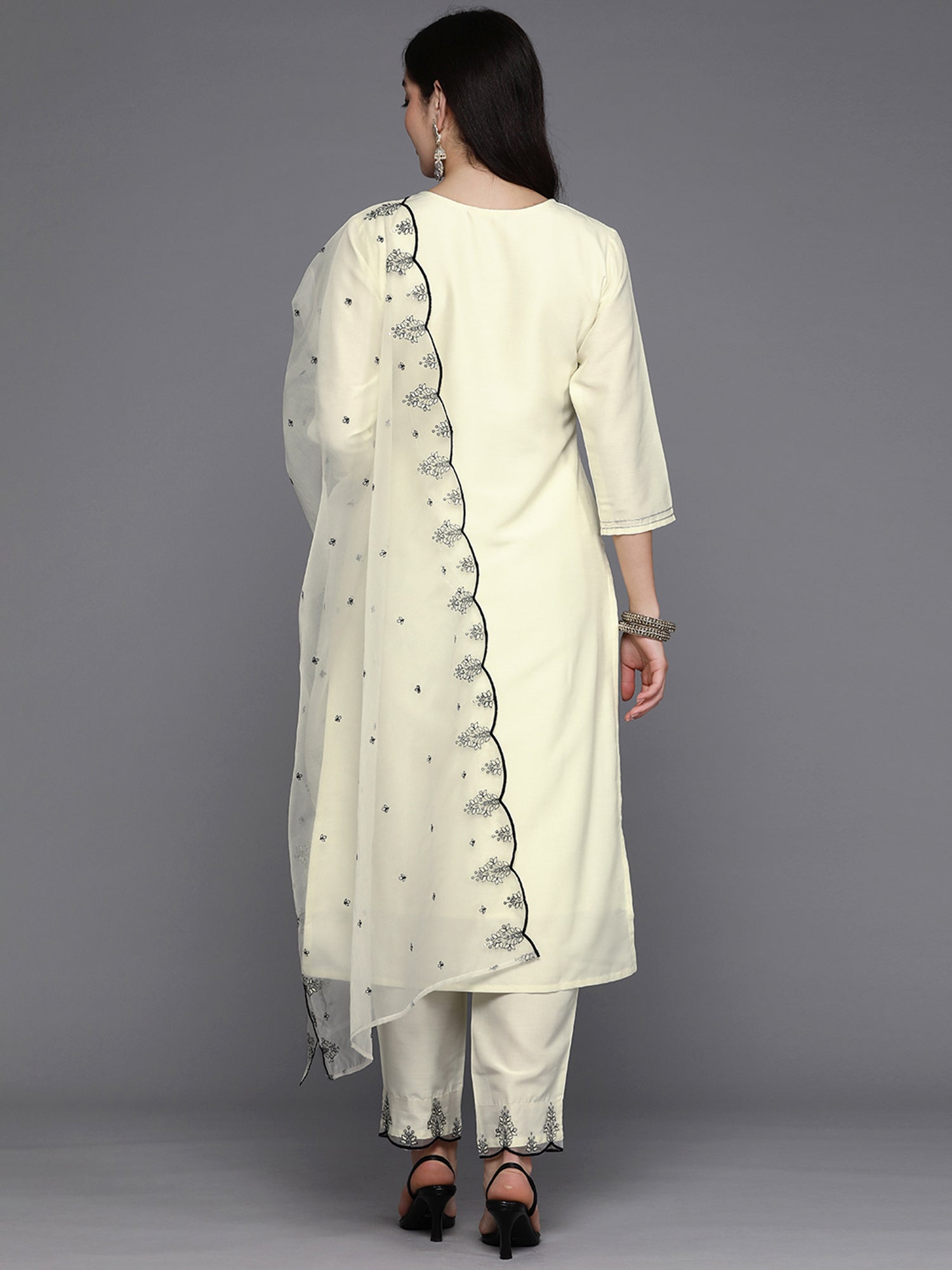 Holi, Id-ul-Fitr  ,Gudi Padwa  ,Maha Shivaratri ,Dresses for holi ,Pakistani suits ,Holi outfit ,Kurta sets with dupatta ,Anarkali suits ,Printed maxi dresses, Indo-western dresses ,Cotton Dress ,Floral Dress, Ethnic Wear, Ethnic Dresses, Red suits, Suits, Kurtas, Myntra Finds, New Designs, New Arrivals, Trending Dress, Ethnic Look, Bridal look, aacho, Love season, Libas, Aurelia, indya, Shalwar kameez, Salwar, Sword, Sherwani, Teal, Crop top, Anarkali, Floral design,
