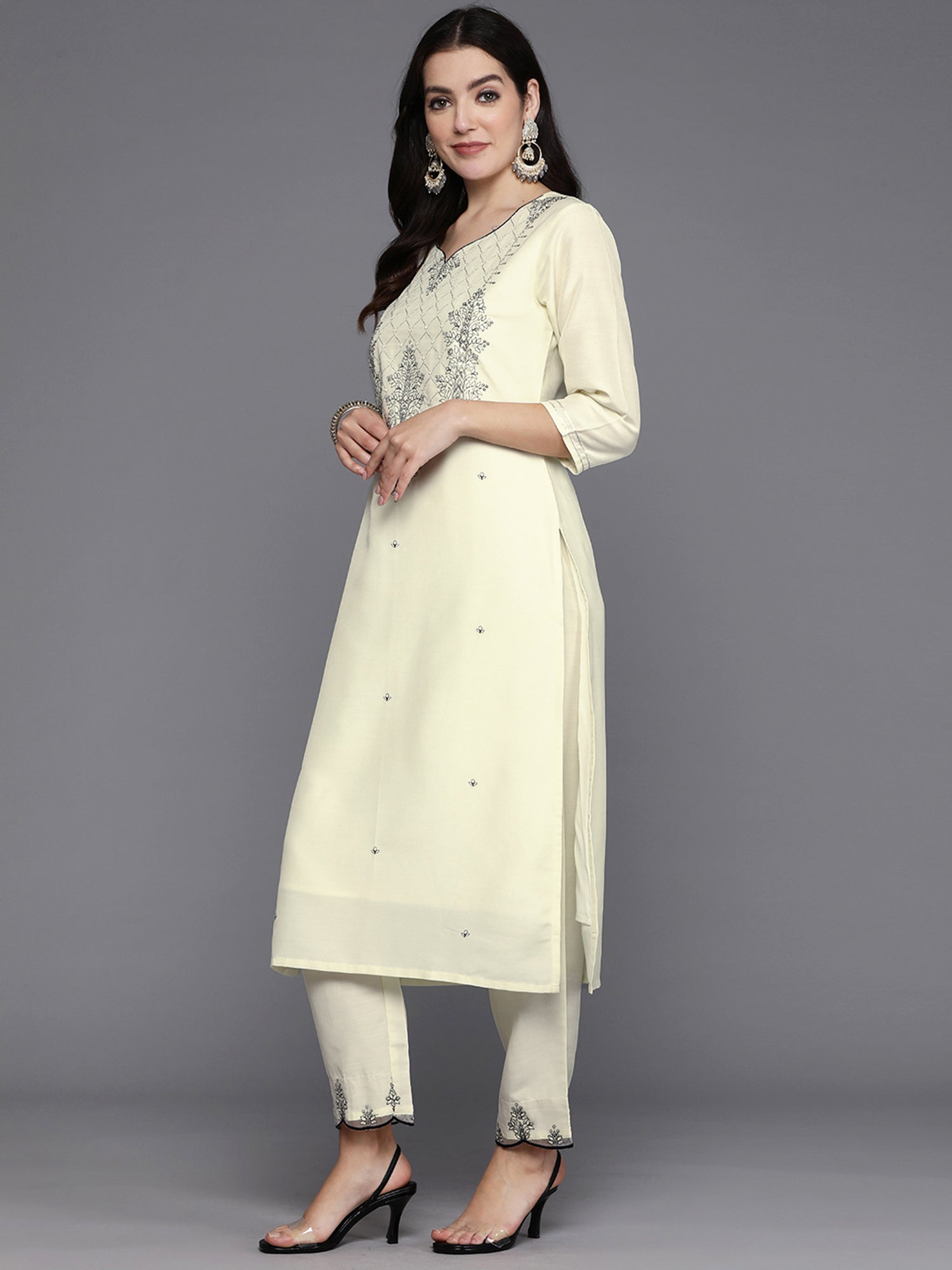 Holi, Id-ul-Fitr  ,Gudi Padwa  ,Maha Shivaratri ,Dresses for holi ,Pakistani suits ,Holi outfit ,Kurta sets with dupatta ,Anarkali suits ,Printed maxi dresses, Indo-western dresses ,Cotton Dress ,Floral Dress, Ethnic Wear, Ethnic Dresses, Red suits, Suits, Kurtas, Myntra Finds, New Designs, New Arrivals, Trending Dress, Ethnic Look, Bridal look, aacho, Love season, Libas, Aurelia, indya, Shalwar kameez, Salwar, Sword, Sherwani, Teal, Crop top, Anarkali, Floral design,